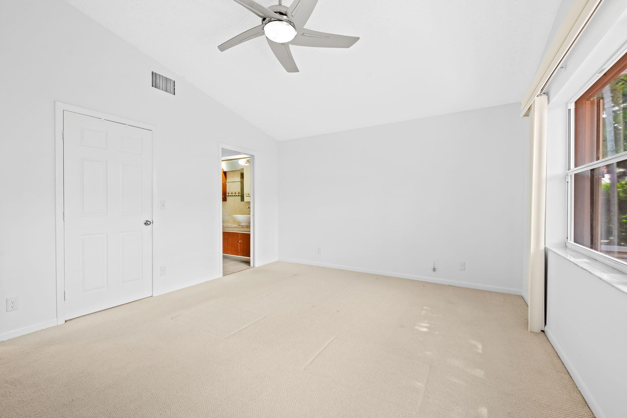 EMBASSY LAKES - Residential