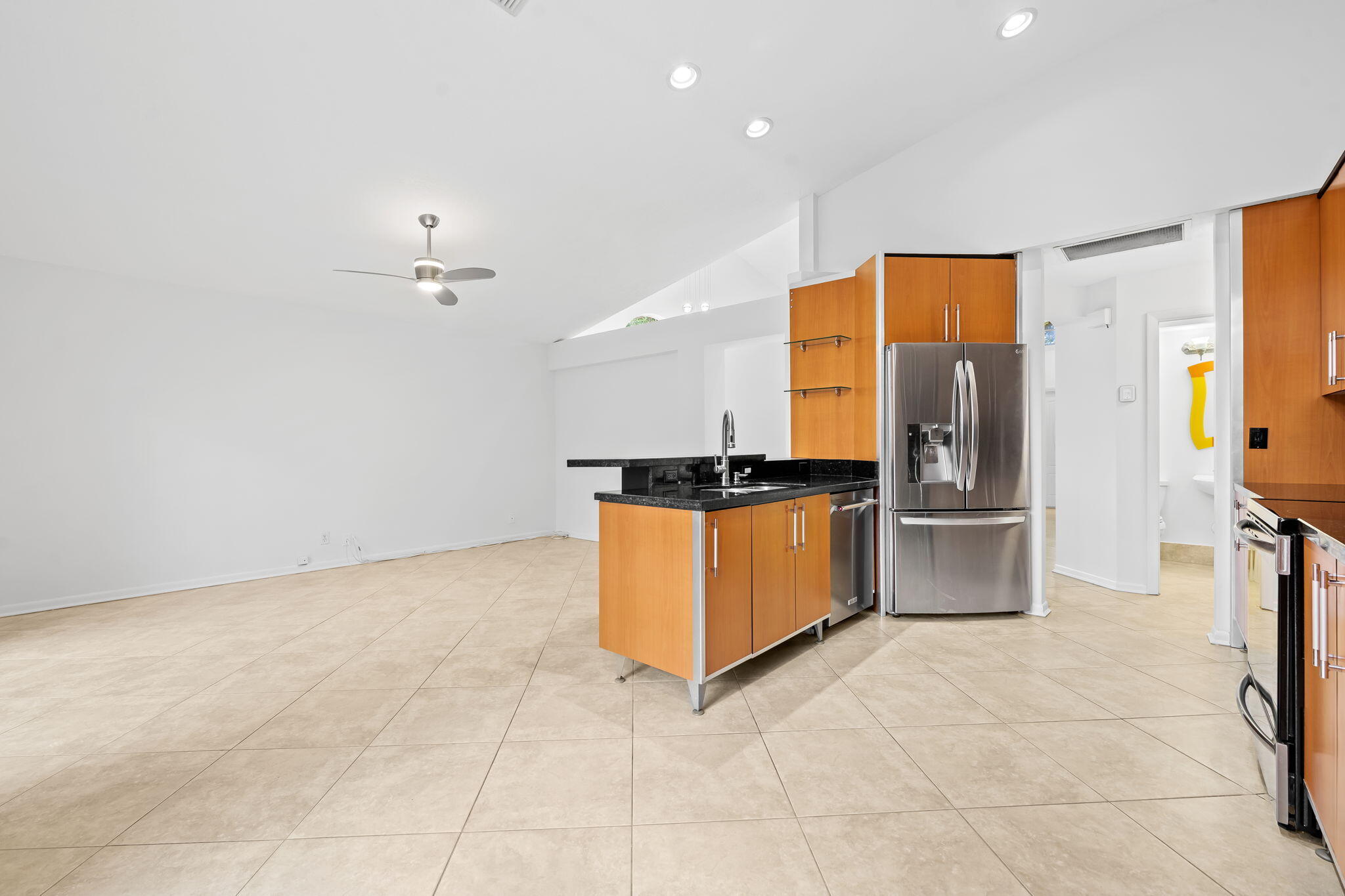 EMBASSY LAKES - Residential