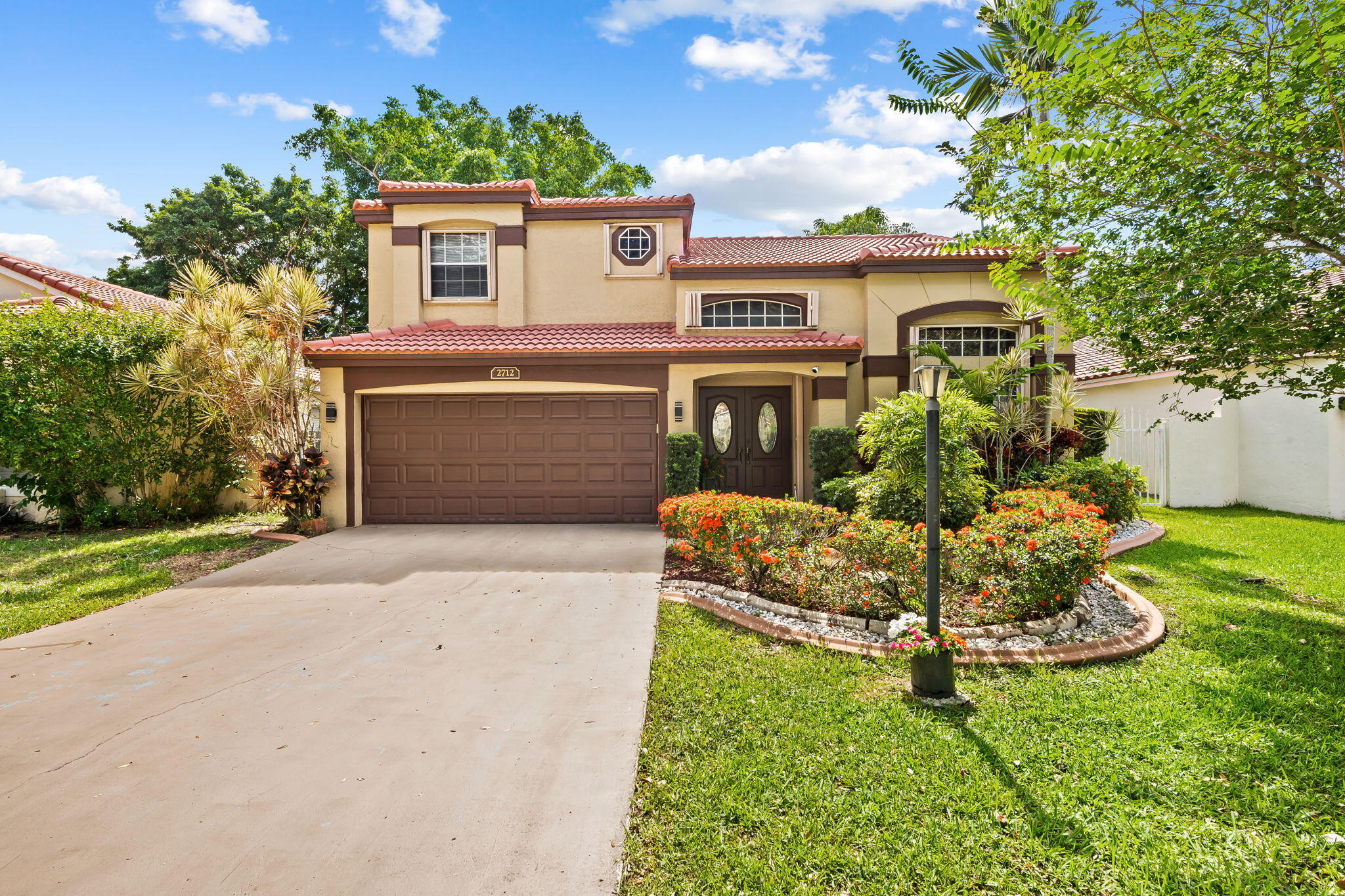 EMBASSY LAKES - Residential