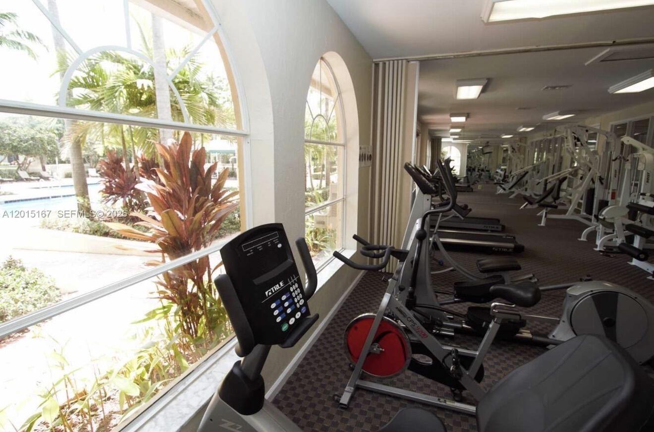 STERLING VILLAGES OF PALM BEACH LAKES CONDO - Residential
