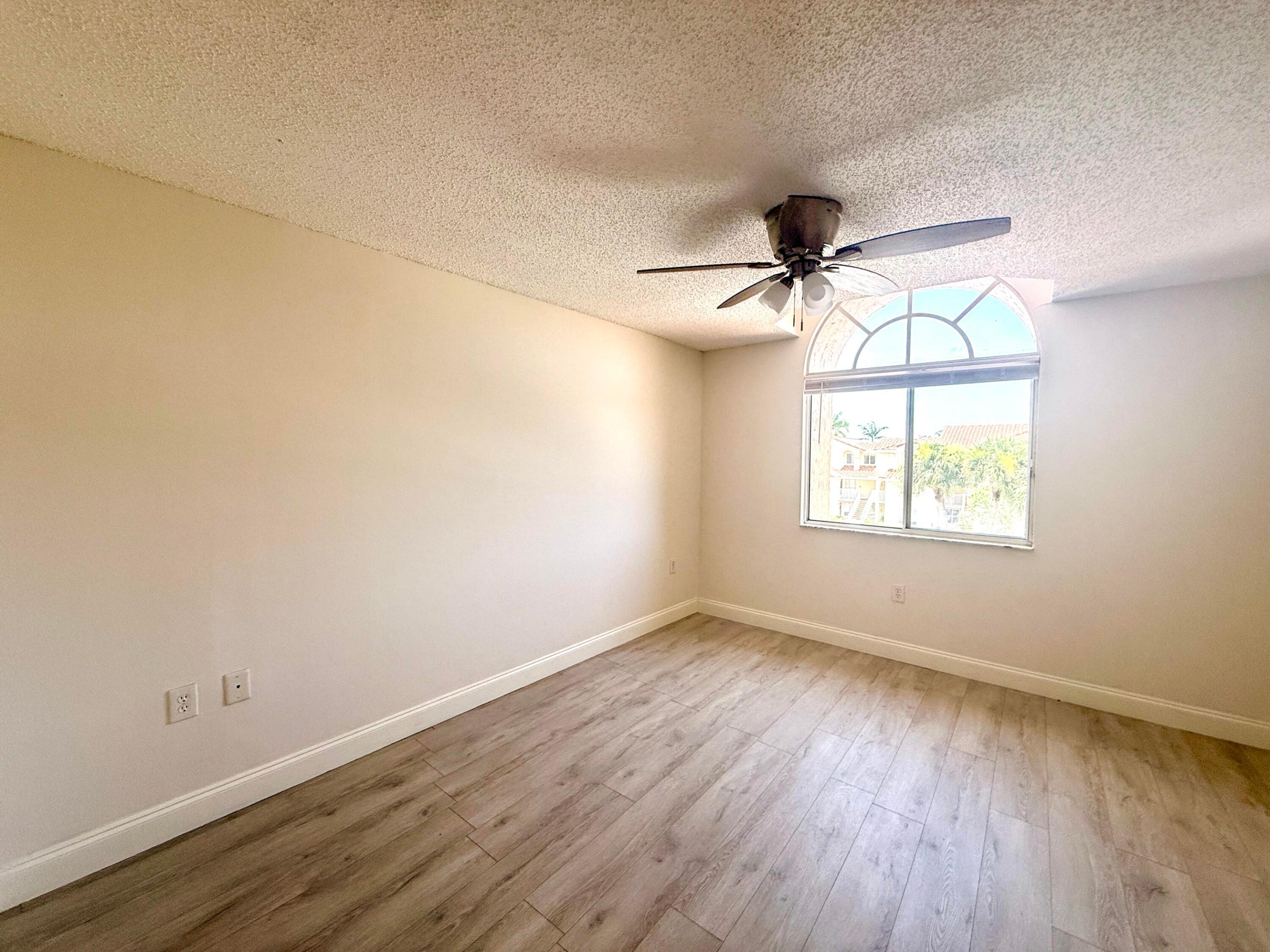 STERLING VILLAGES OF PALM BEACH LAKES CONDO - Residential