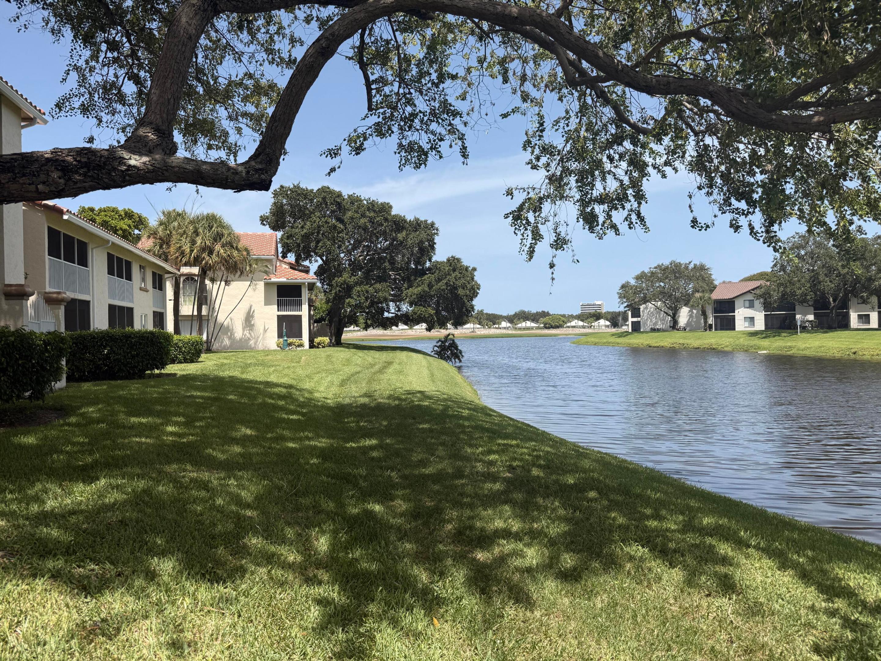 STERLING VILLAGES OF PALM BEACH LAKES CONDO - Residential