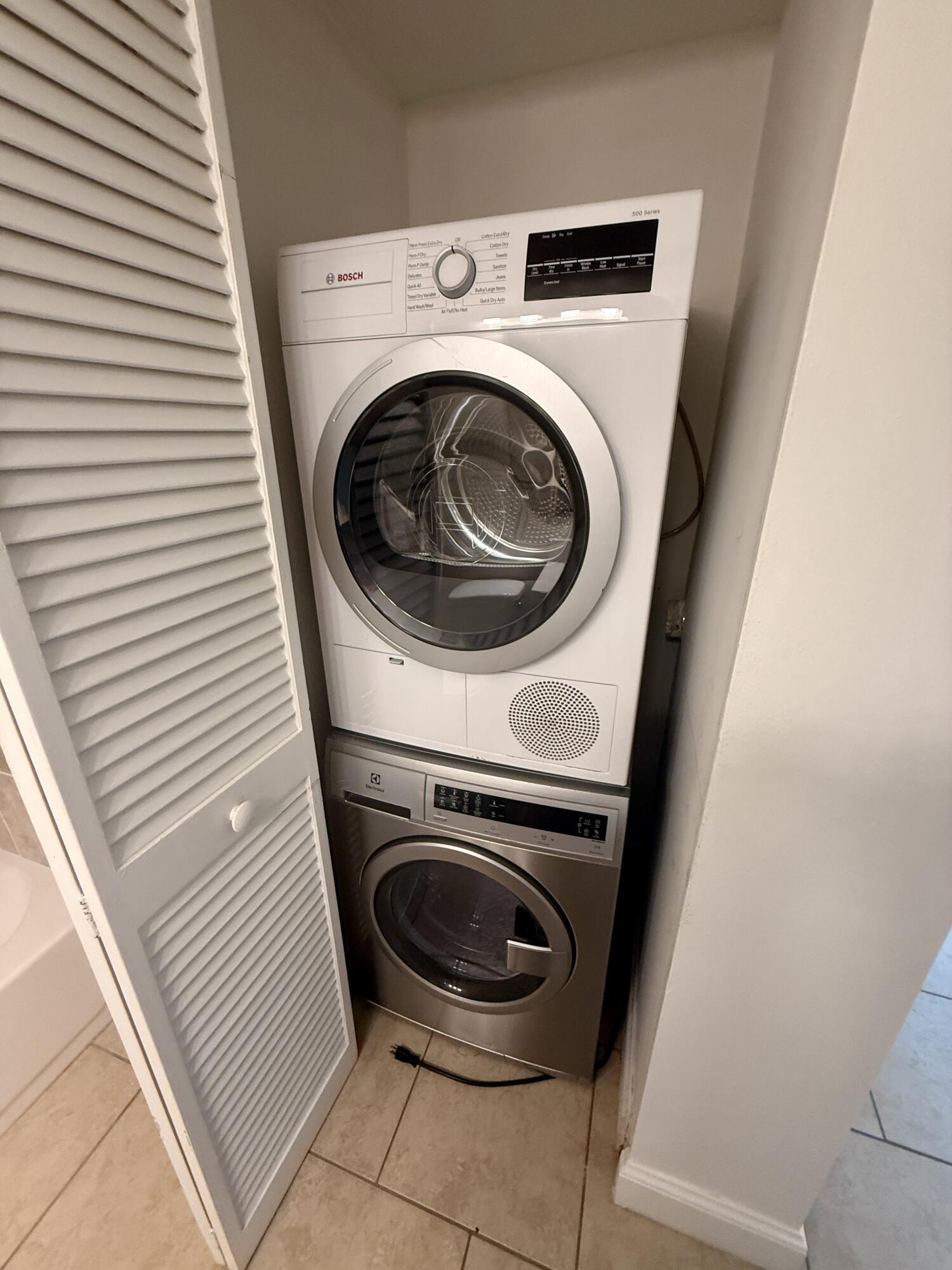 STERLING VILLAGES OF PALM BEACH LAKES CONDO - Residential