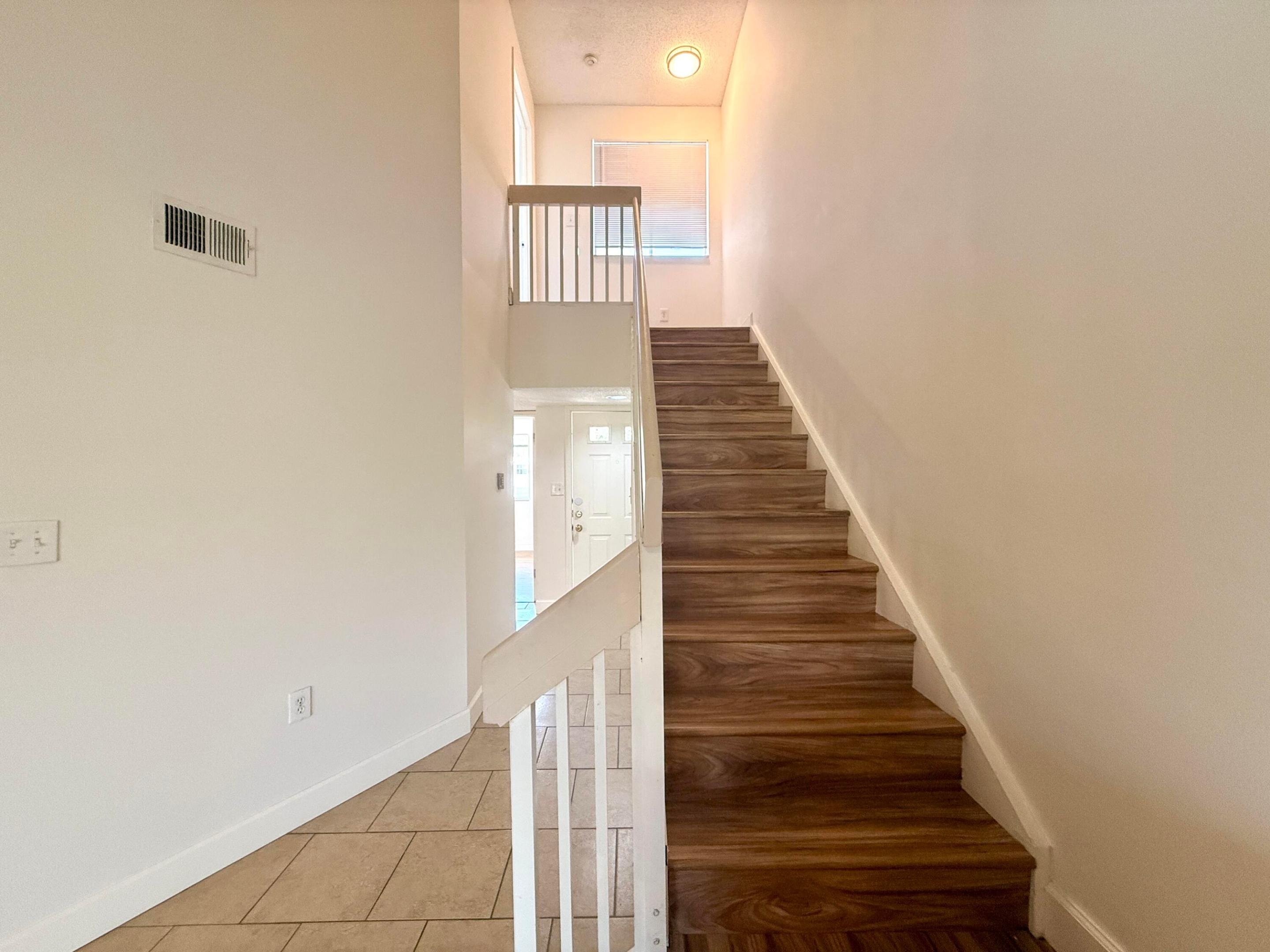 STERLING VILLAGES OF PALM BEACH LAKES CONDO - Residential