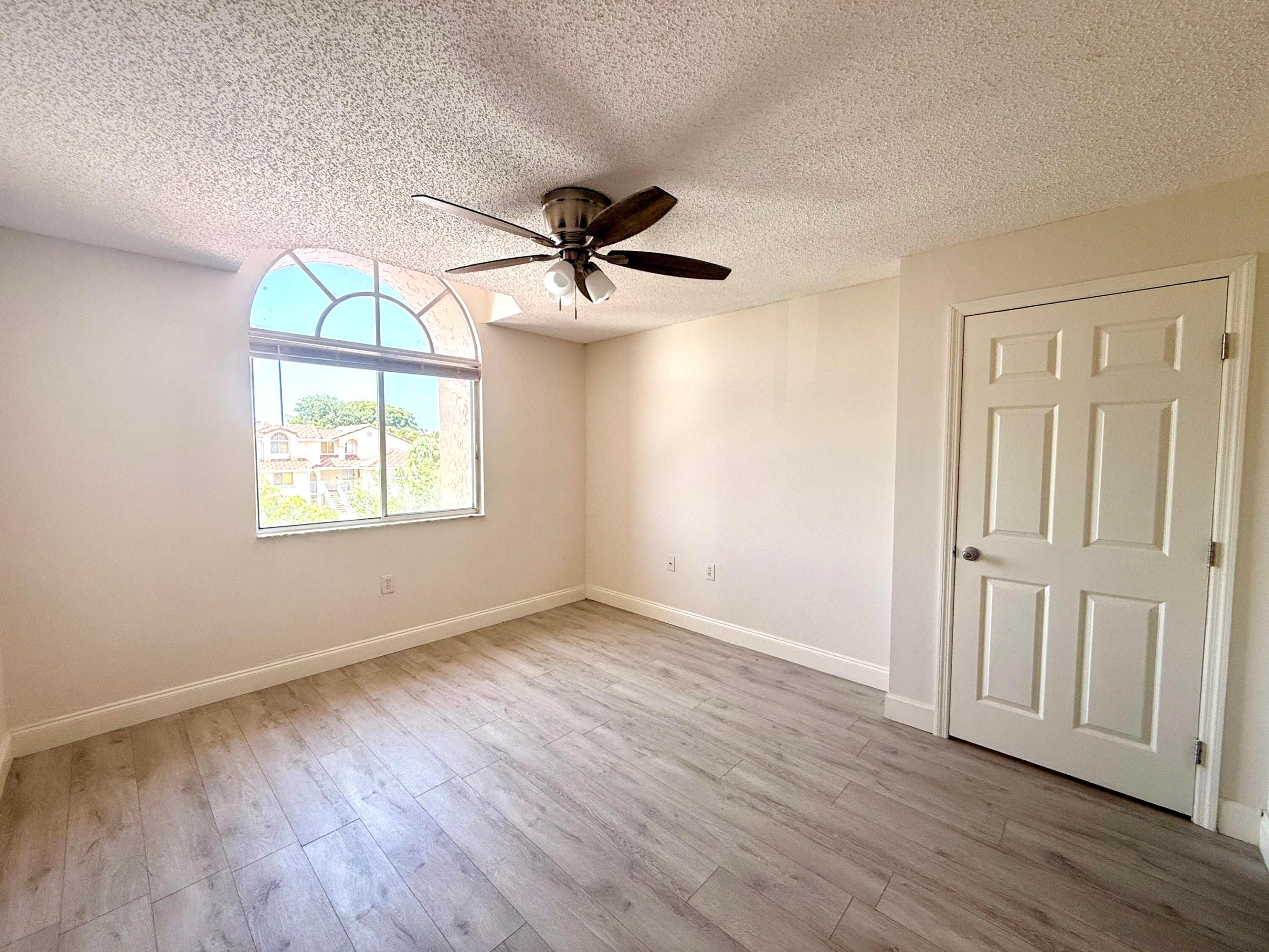 STERLING VILLAGES OF PALM BEACH LAKES CONDO - Residential