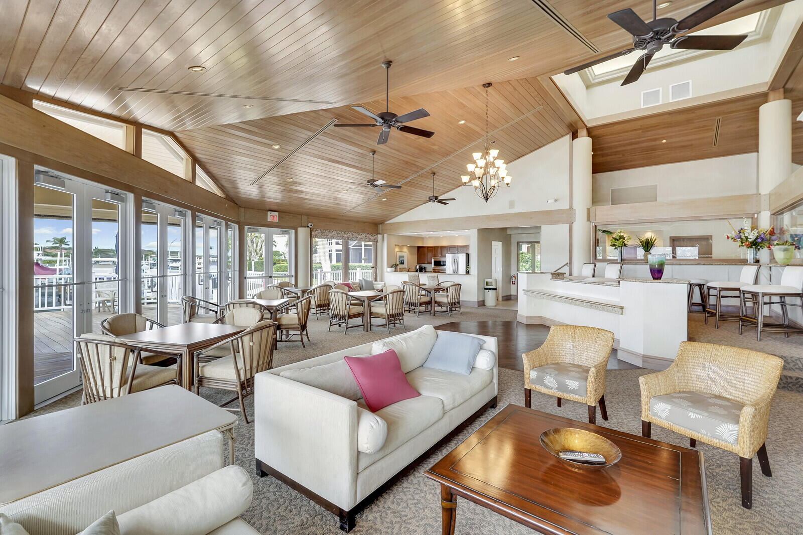 OAK HARBOUR CONDOS - Residential
