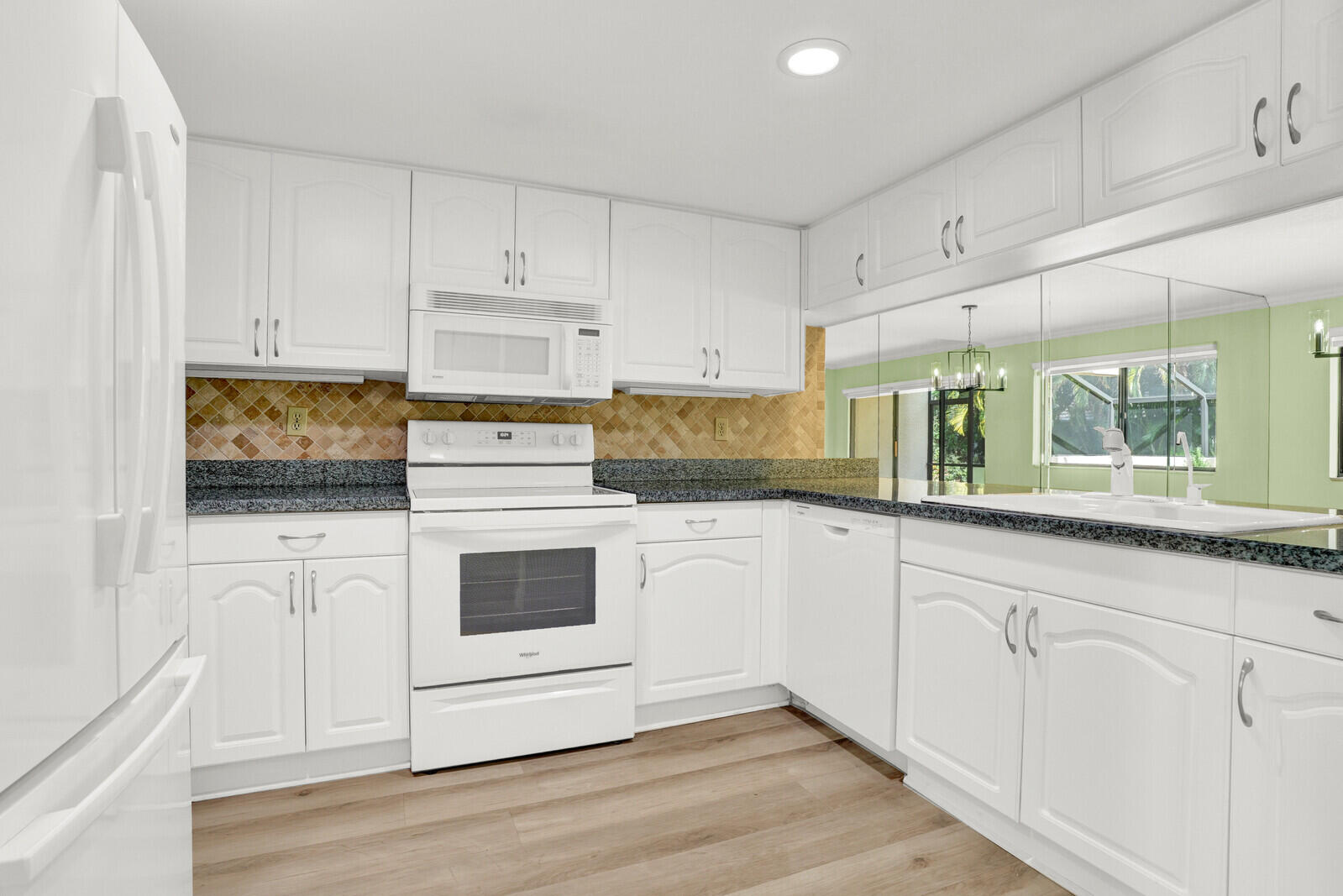 OAK HARBOUR CONDOS - Residential