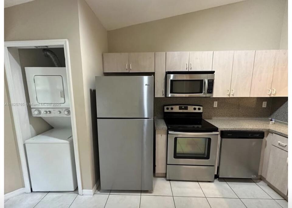VENETIA GARDENS CONDO - Residential Lease