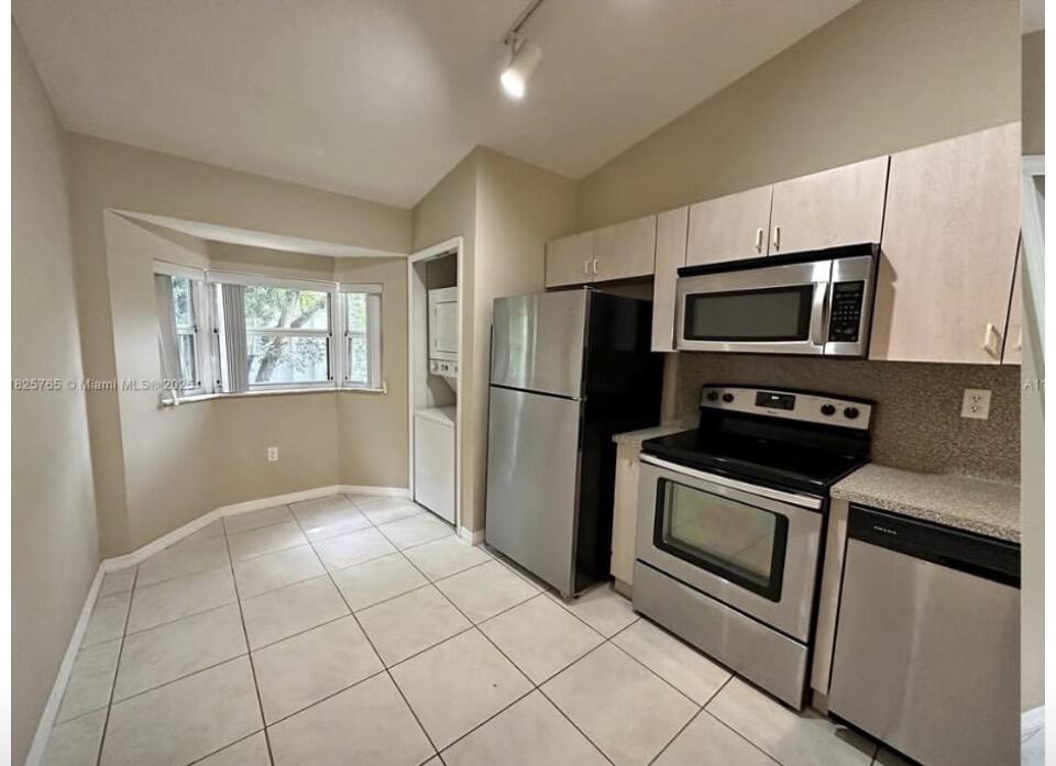 VENETIA GARDENS CONDO - Residential Lease