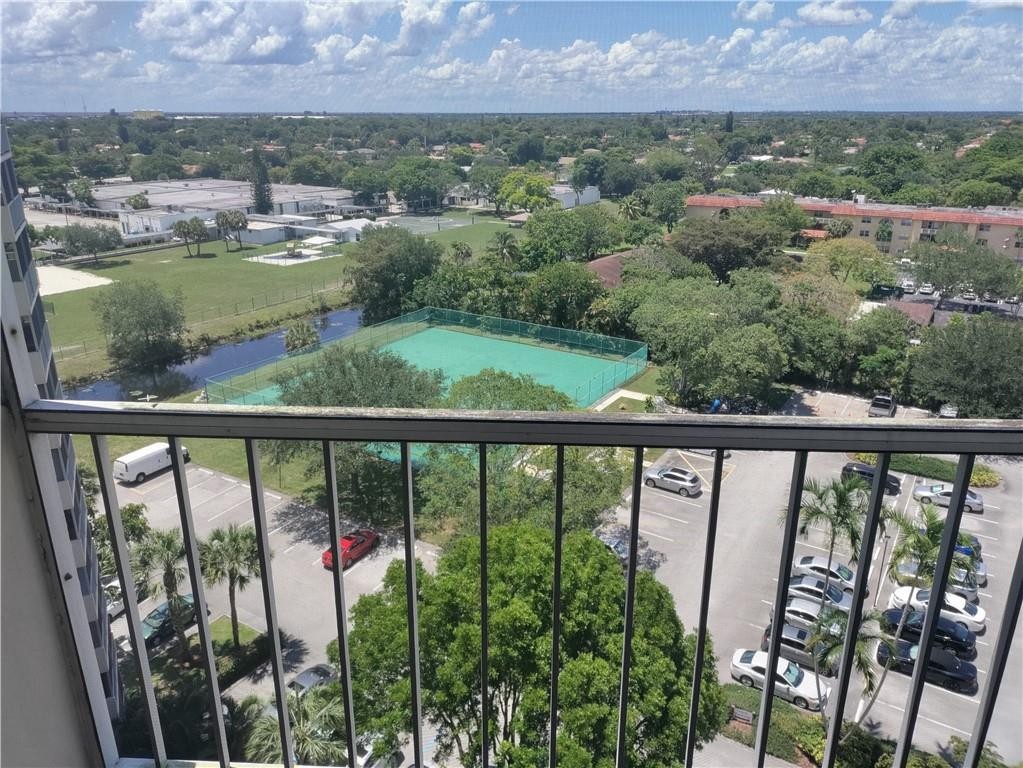 COUNTRY CLUB TOWER - Residential