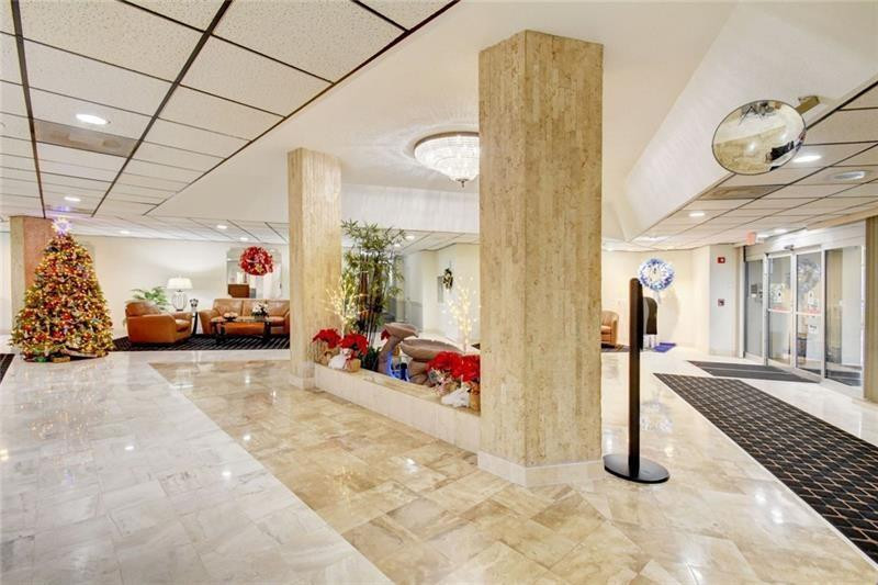 COUNTRY CLUB TOWER - Residential