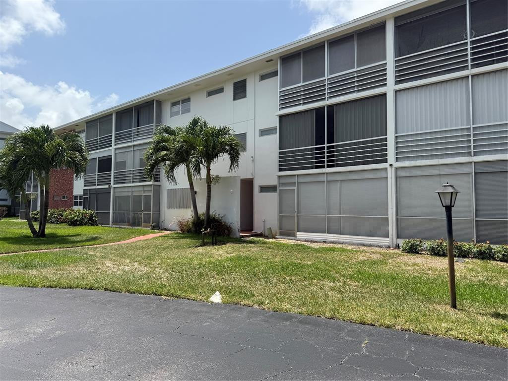 PALM ROYAL APTS INC CONDO - Residential Lease
