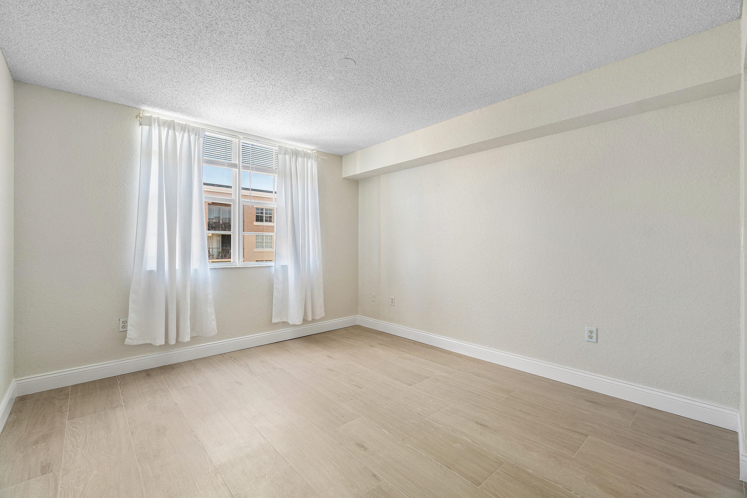 FLAGLER POINTE CONDO - Residential Lease