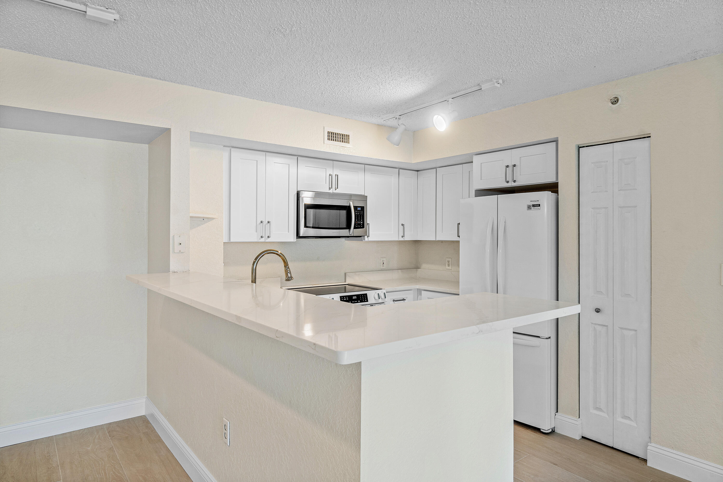 FLAGLER POINTE CONDO - Residential Lease