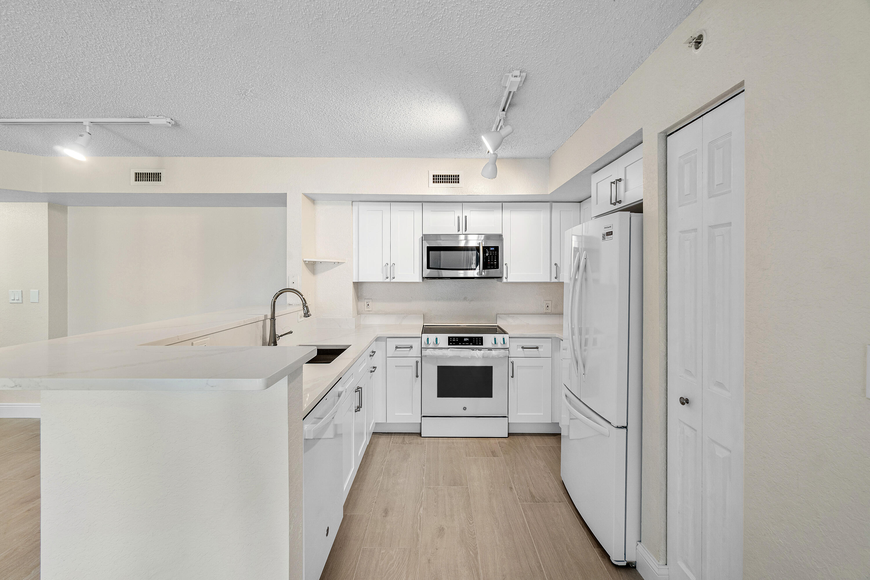 FLAGLER POINTE CONDO - Residential Lease