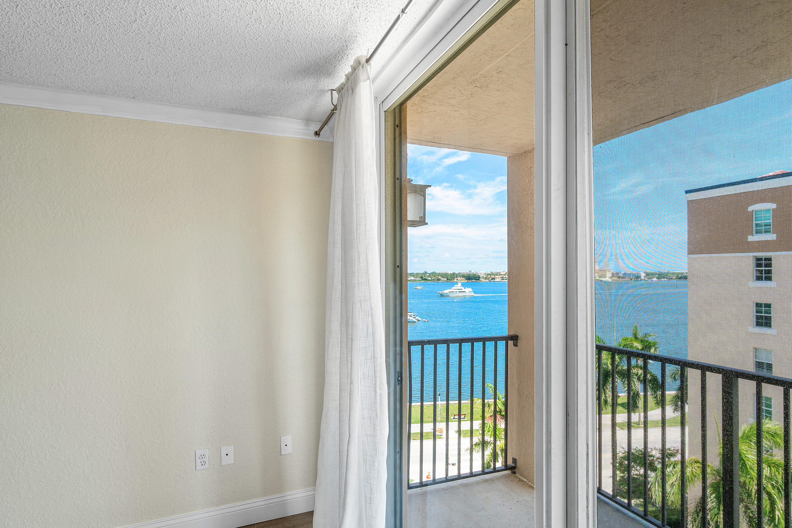 FLAGLER POINTE CONDO - Residential Lease