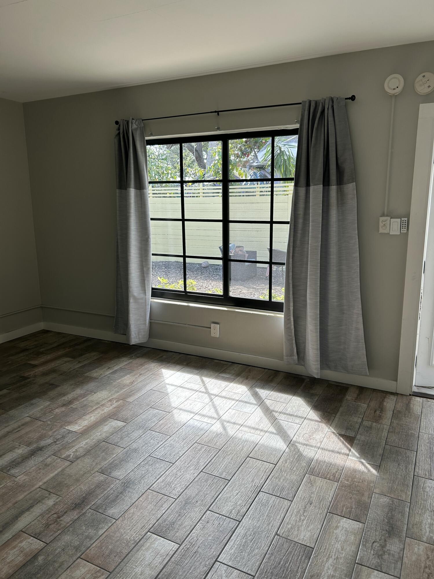 LAKE WORTH TOWN OF - Residential Lease