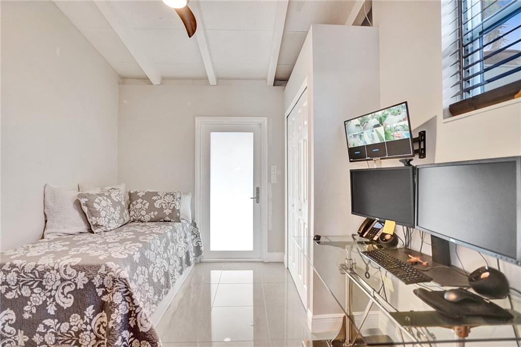 Lauderdale Isles 2 35-33 - Residential