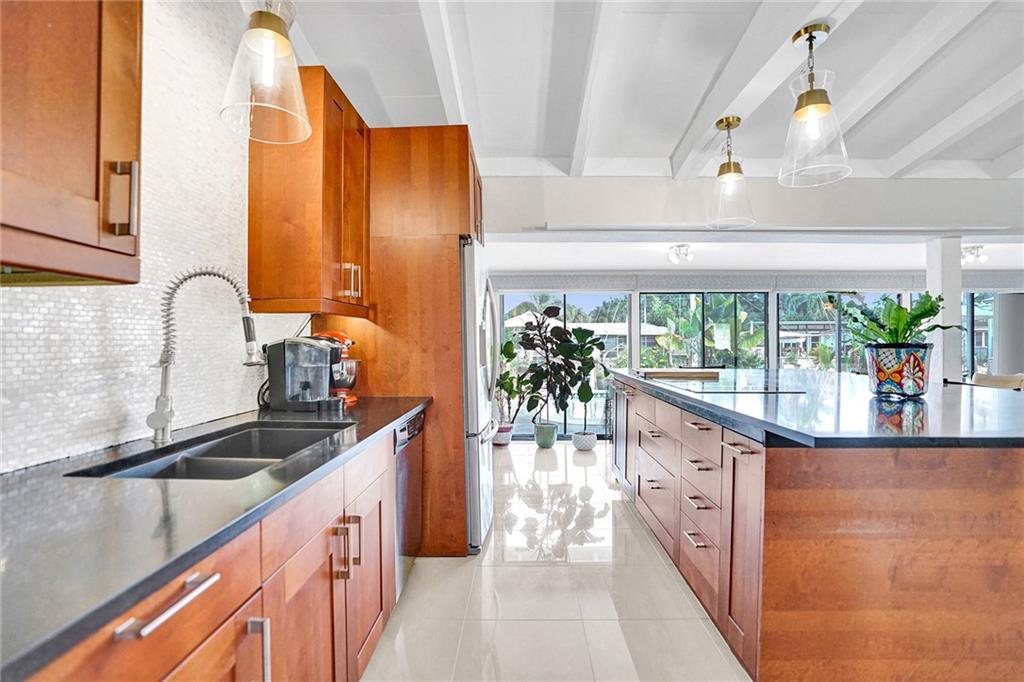 Lauderdale Isles 2 35-33 - Residential