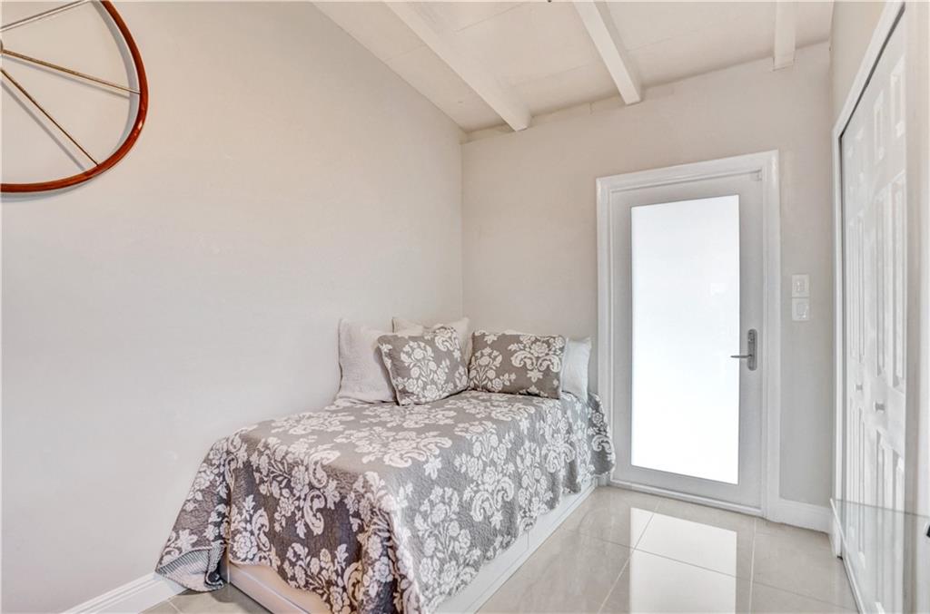 Lauderdale Isles 2 35-33 - Residential