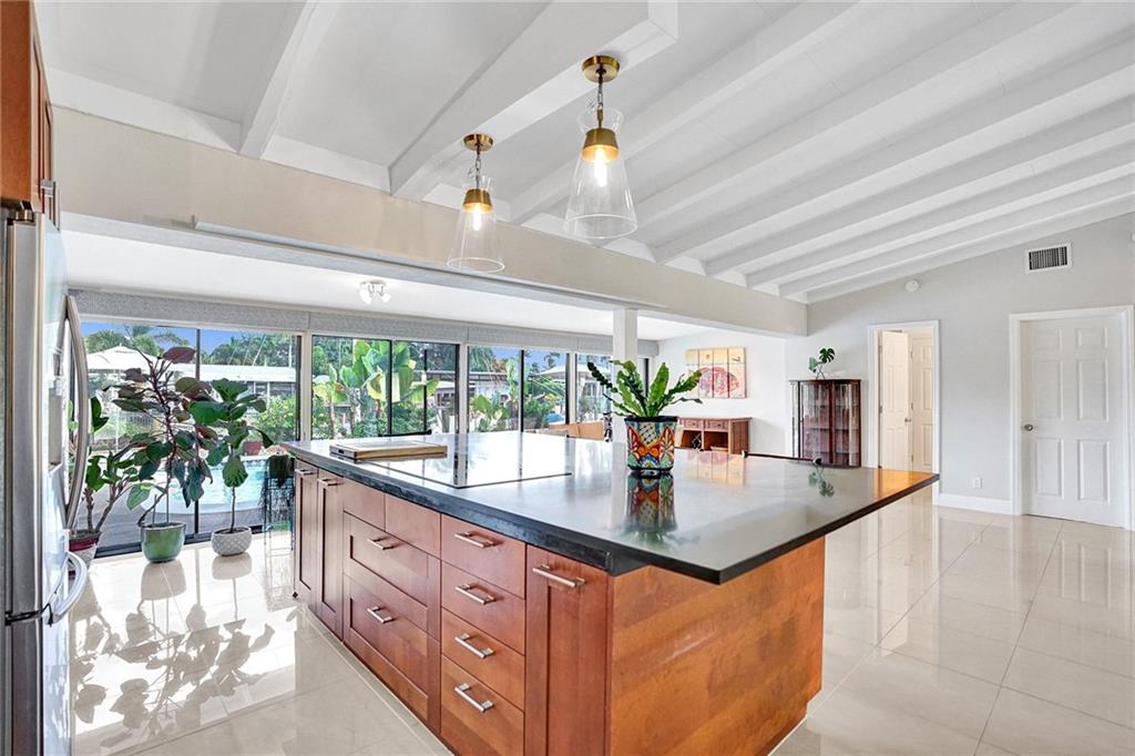 Lauderdale Isles 2 35-33 - Residential