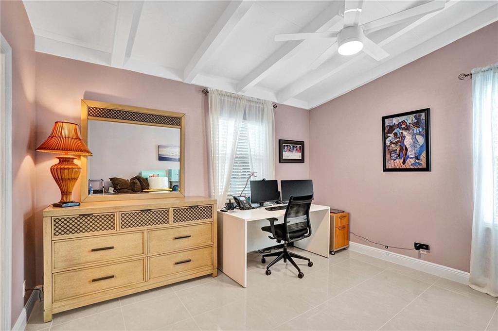 Lauderdale Isles 2 35-33 - Residential