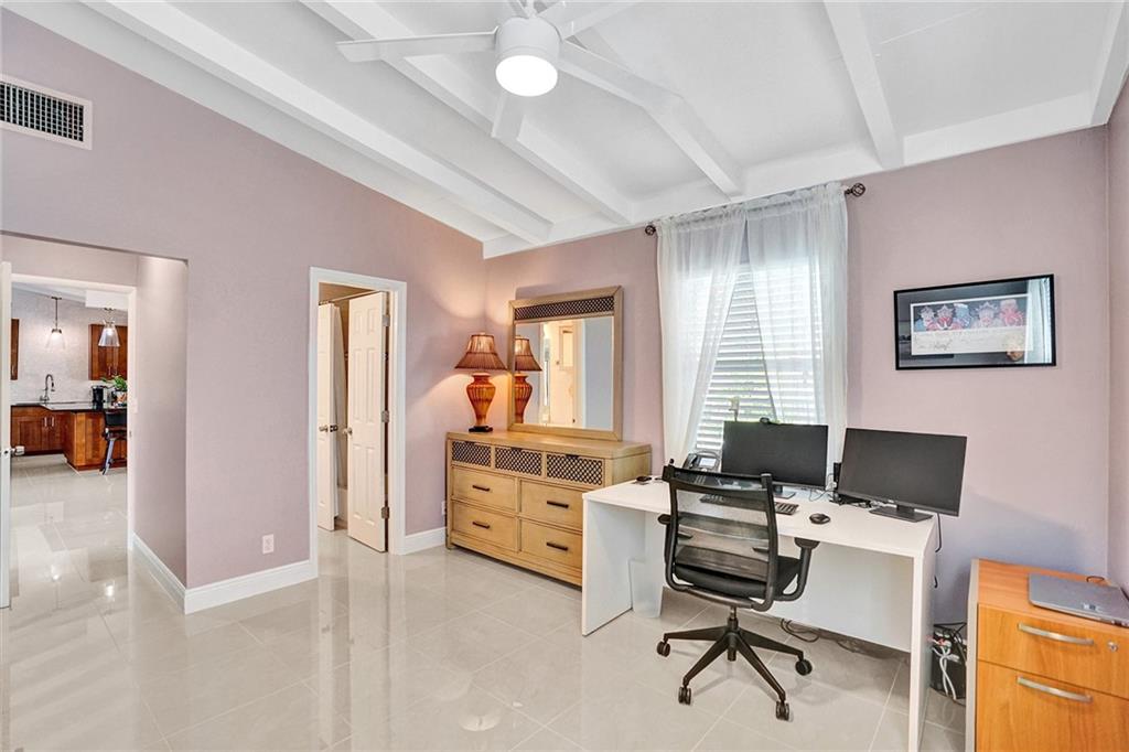 Lauderdale Isles 2 35-33 - Residential