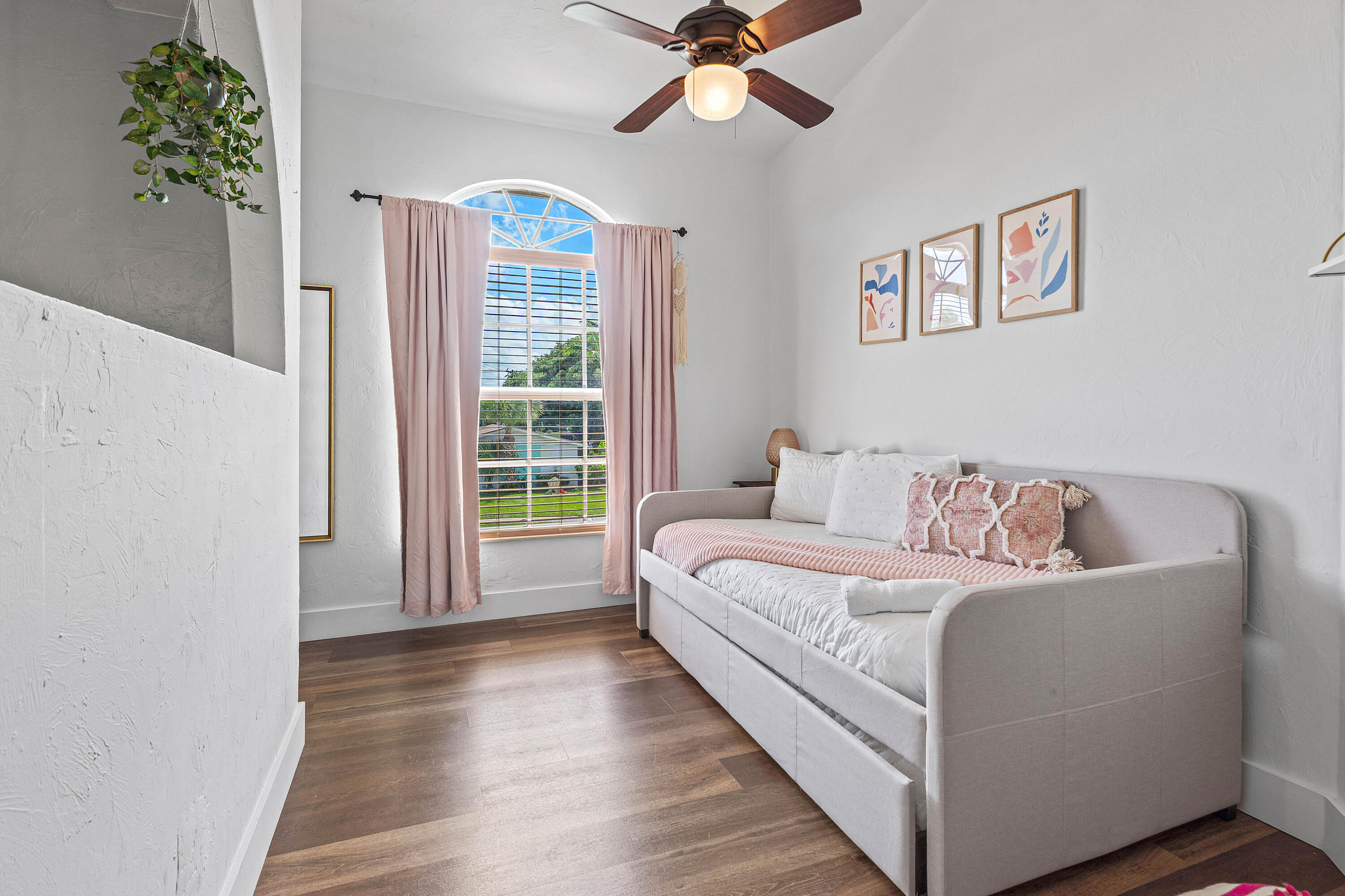 NORTH PALM BEACH VILLAGE OF 4 - Residential