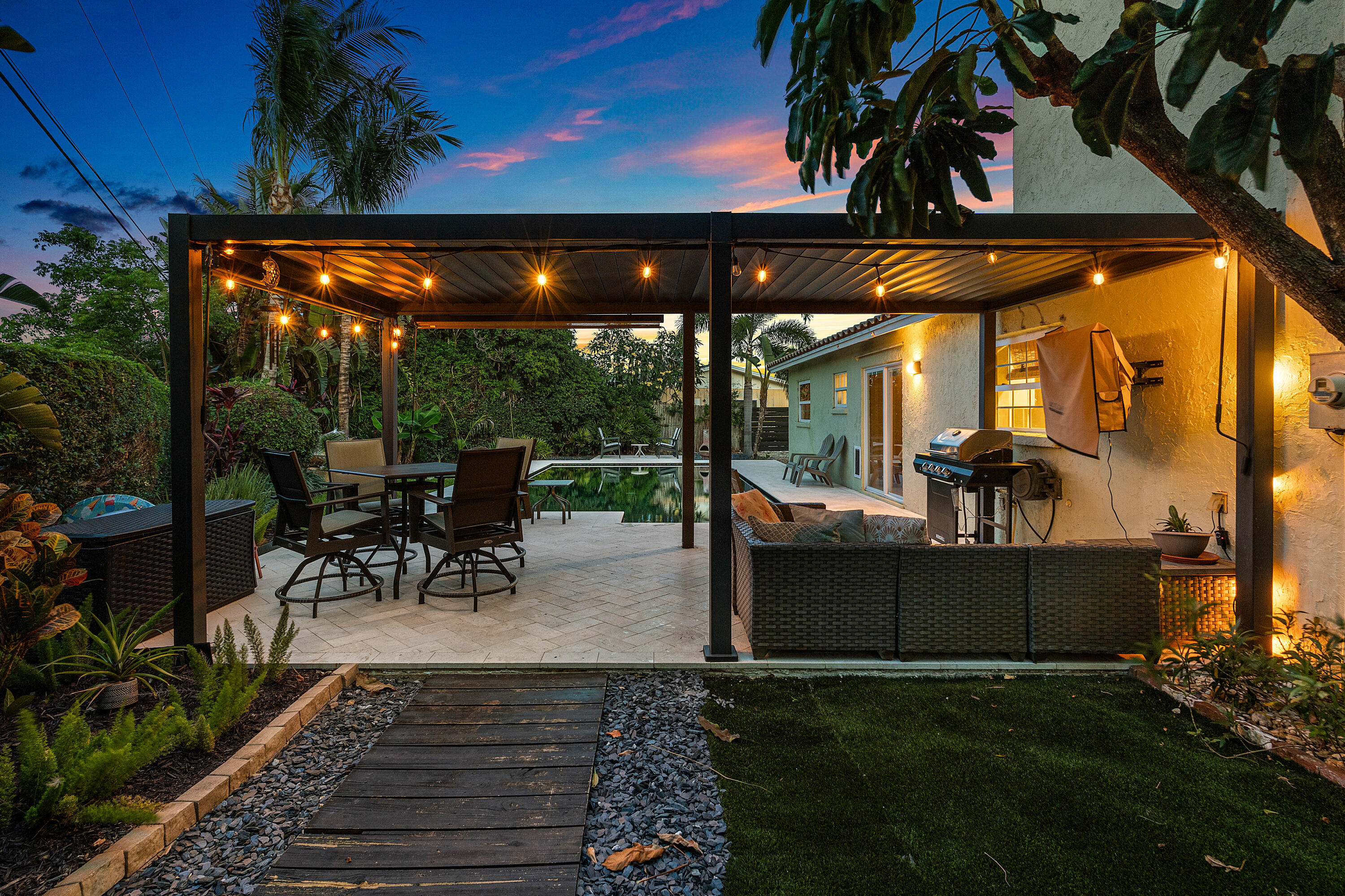 NORTH PALM BEACH VILLAGE OF 4 - Residential
