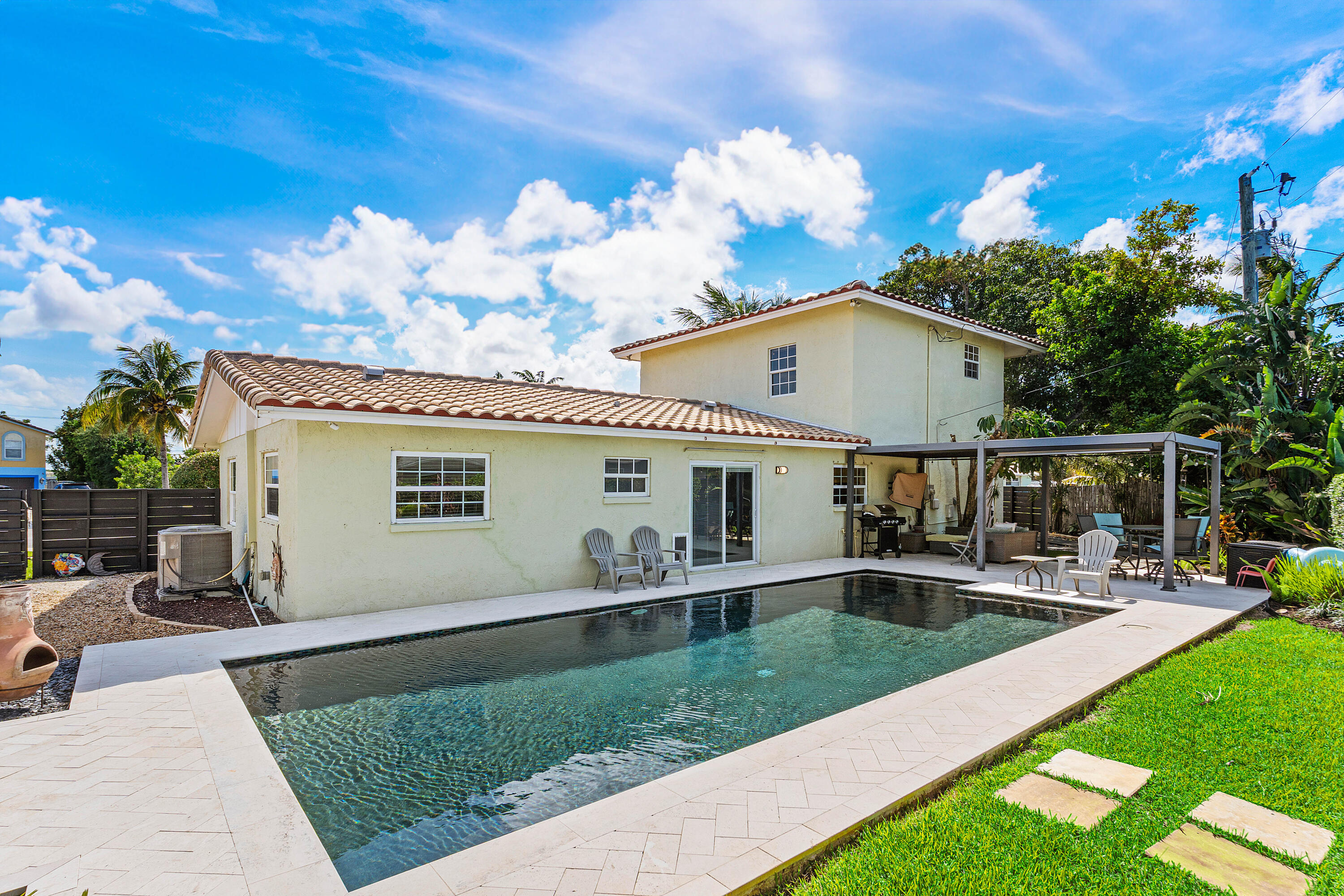 NORTH PALM BEACH VILLAGE OF 4 - Residential