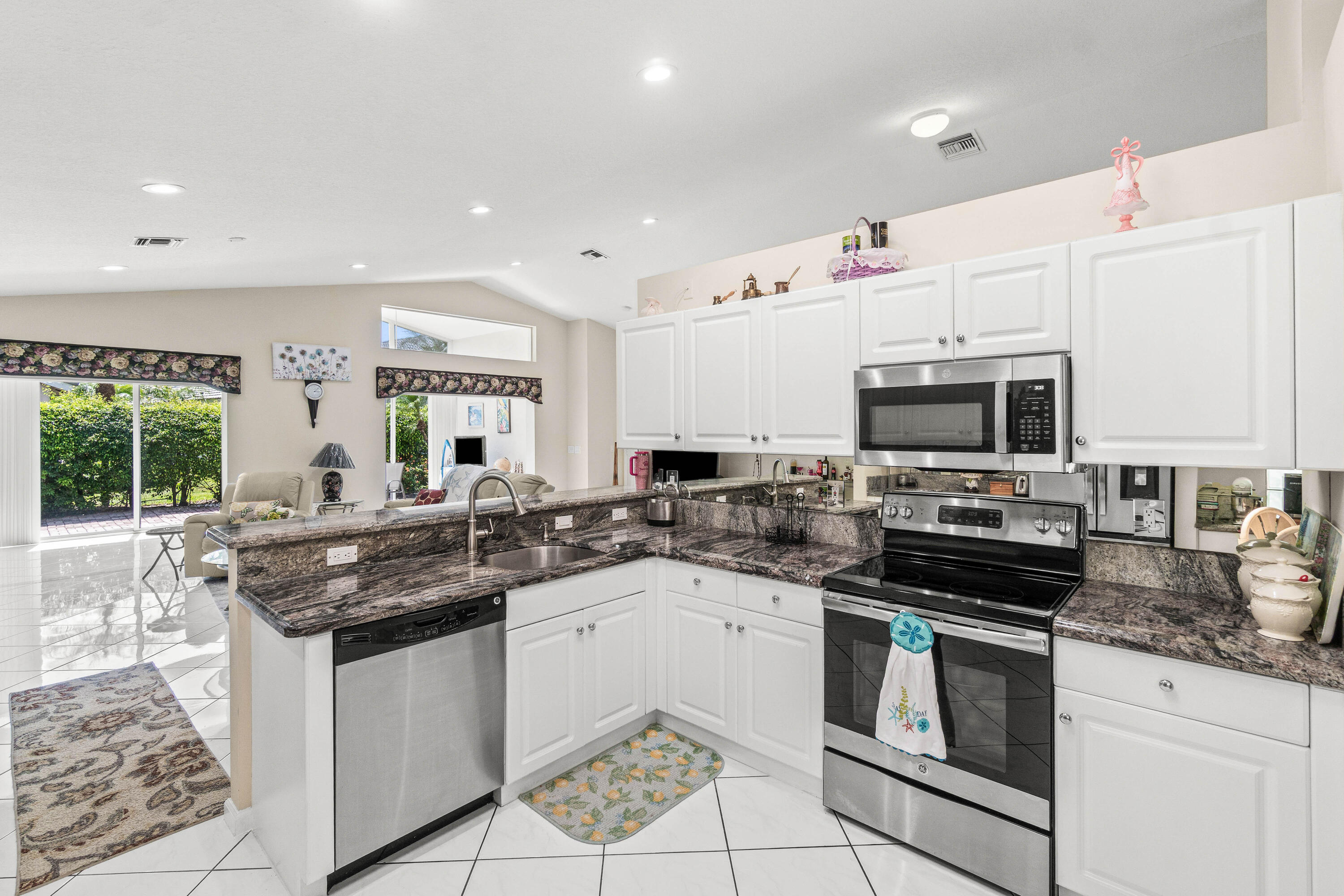 LAKERIDGE GREENS - Residential