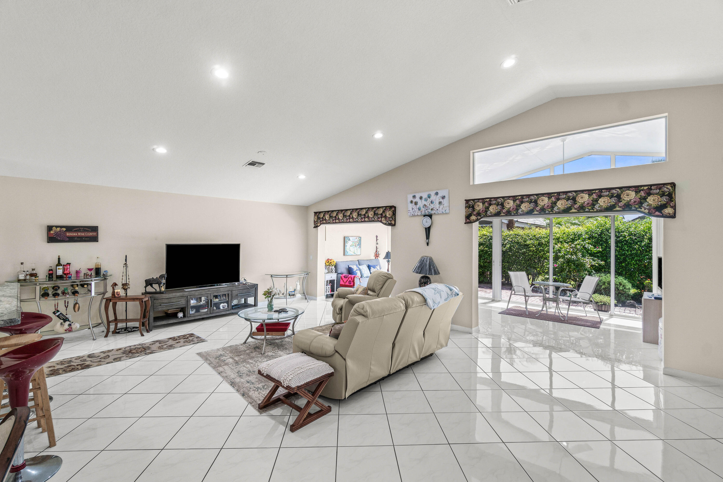 LAKERIDGE GREENS - Residential