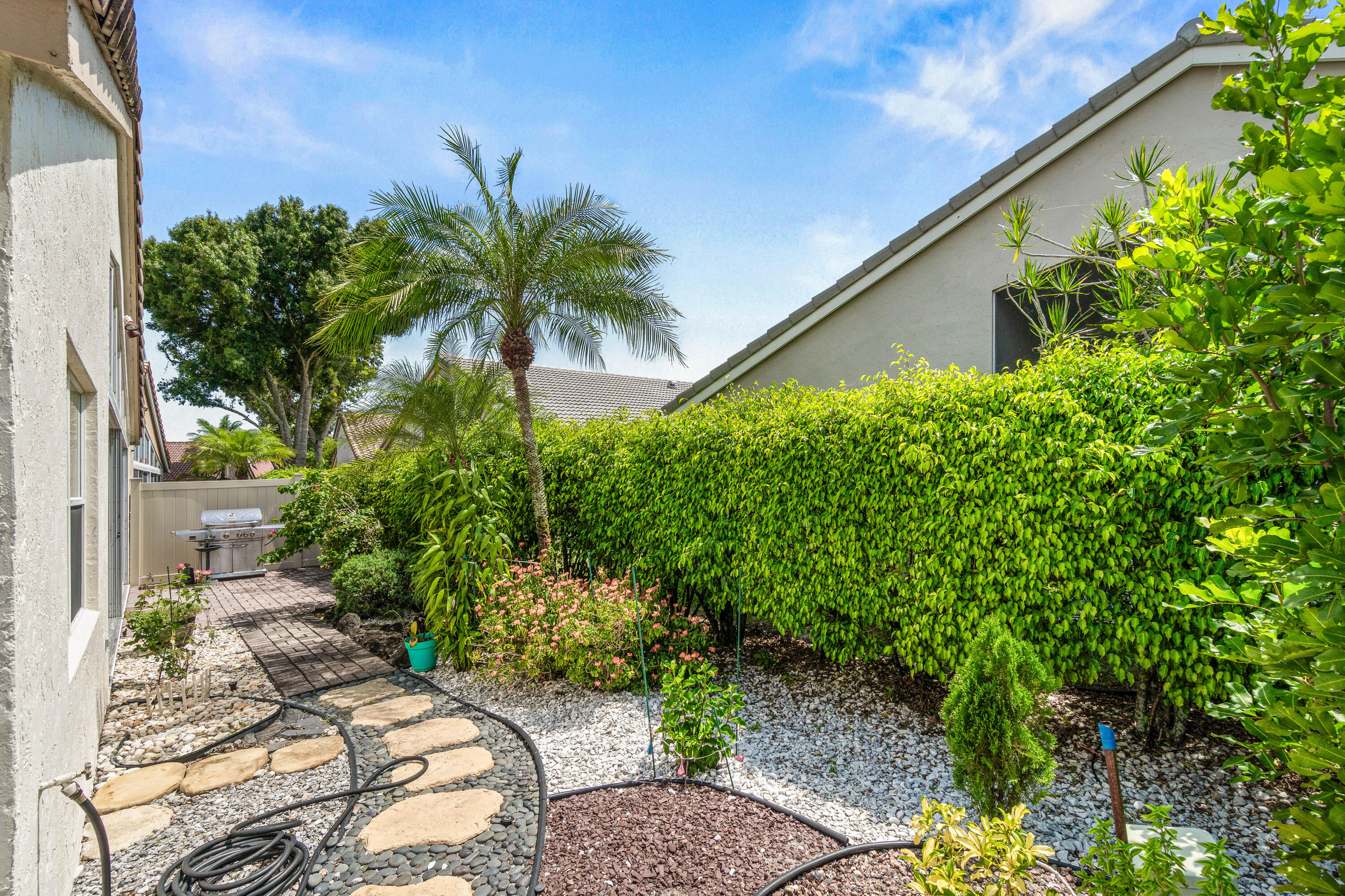 LAKERIDGE GREENS - Residential