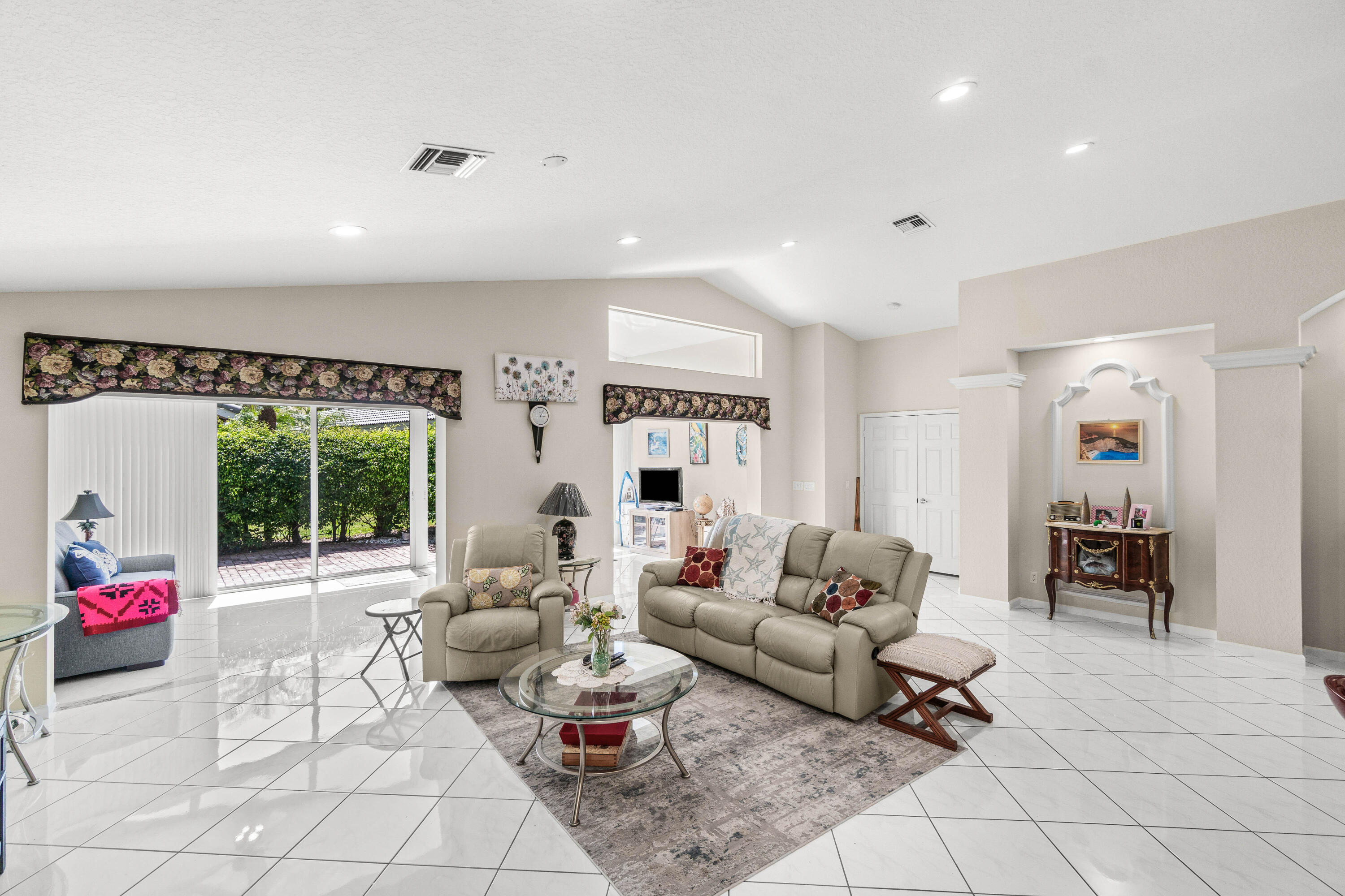 LAKERIDGE GREENS - Residential