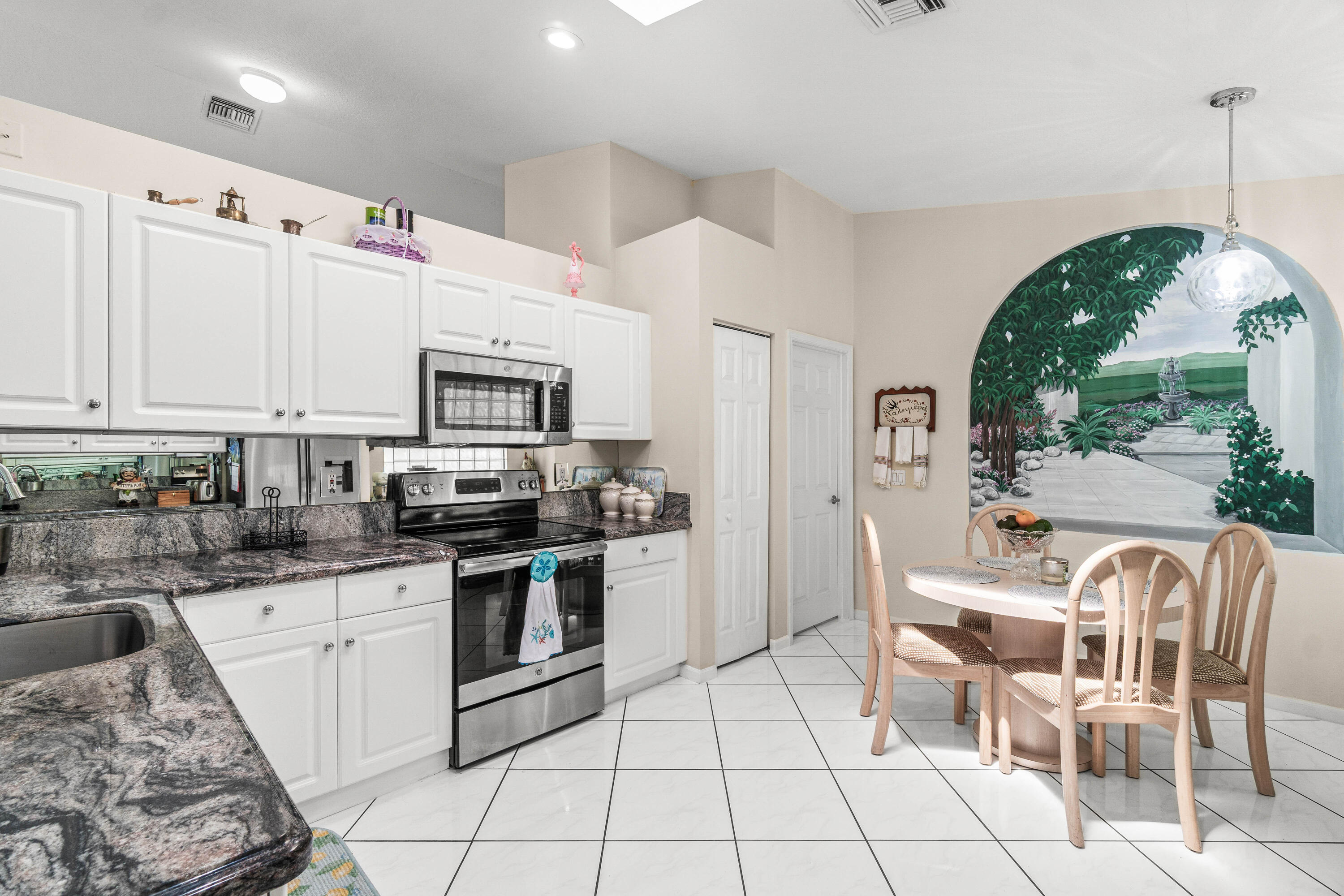 LAKERIDGE GREENS - Residential