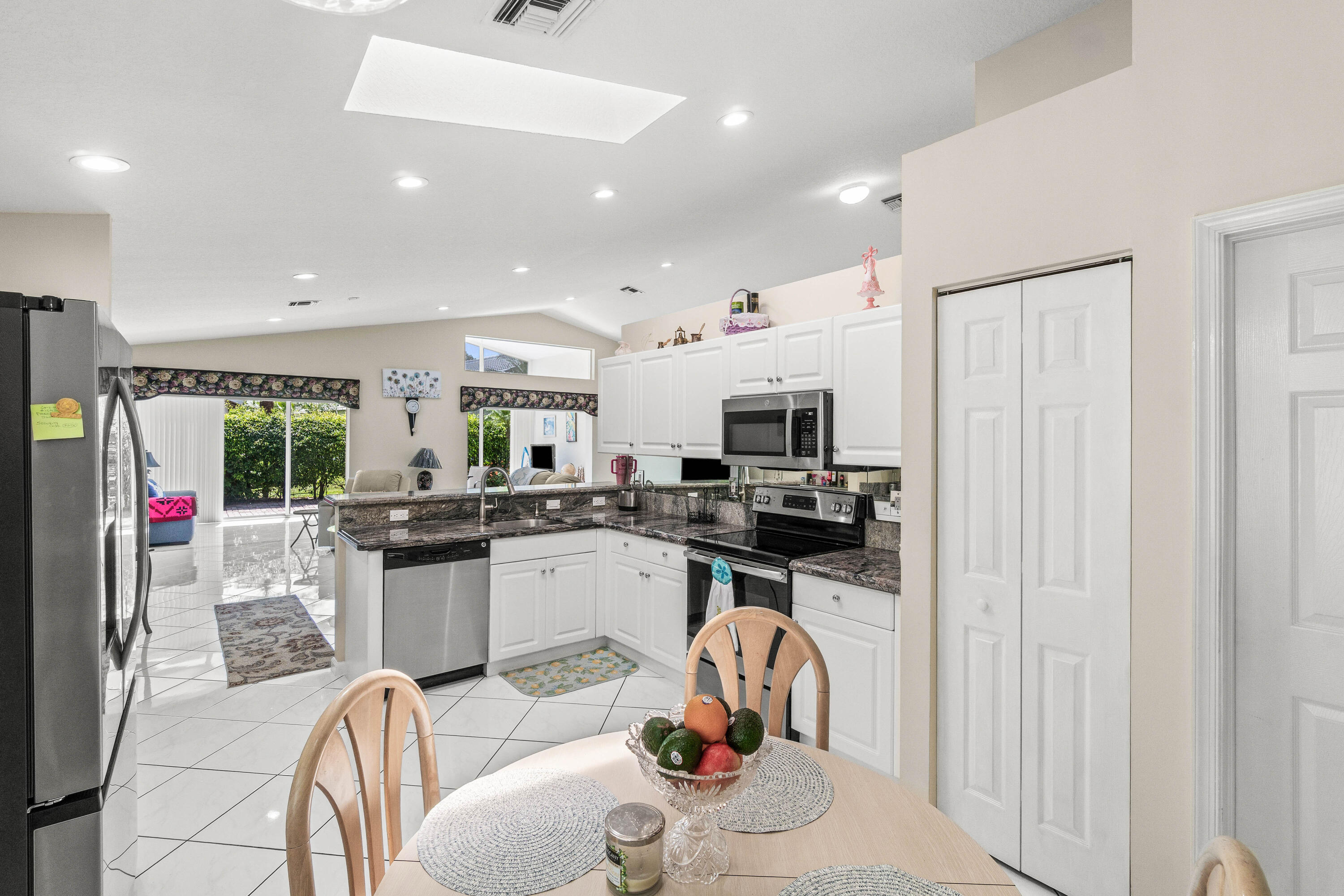 LAKERIDGE GREENS - Residential