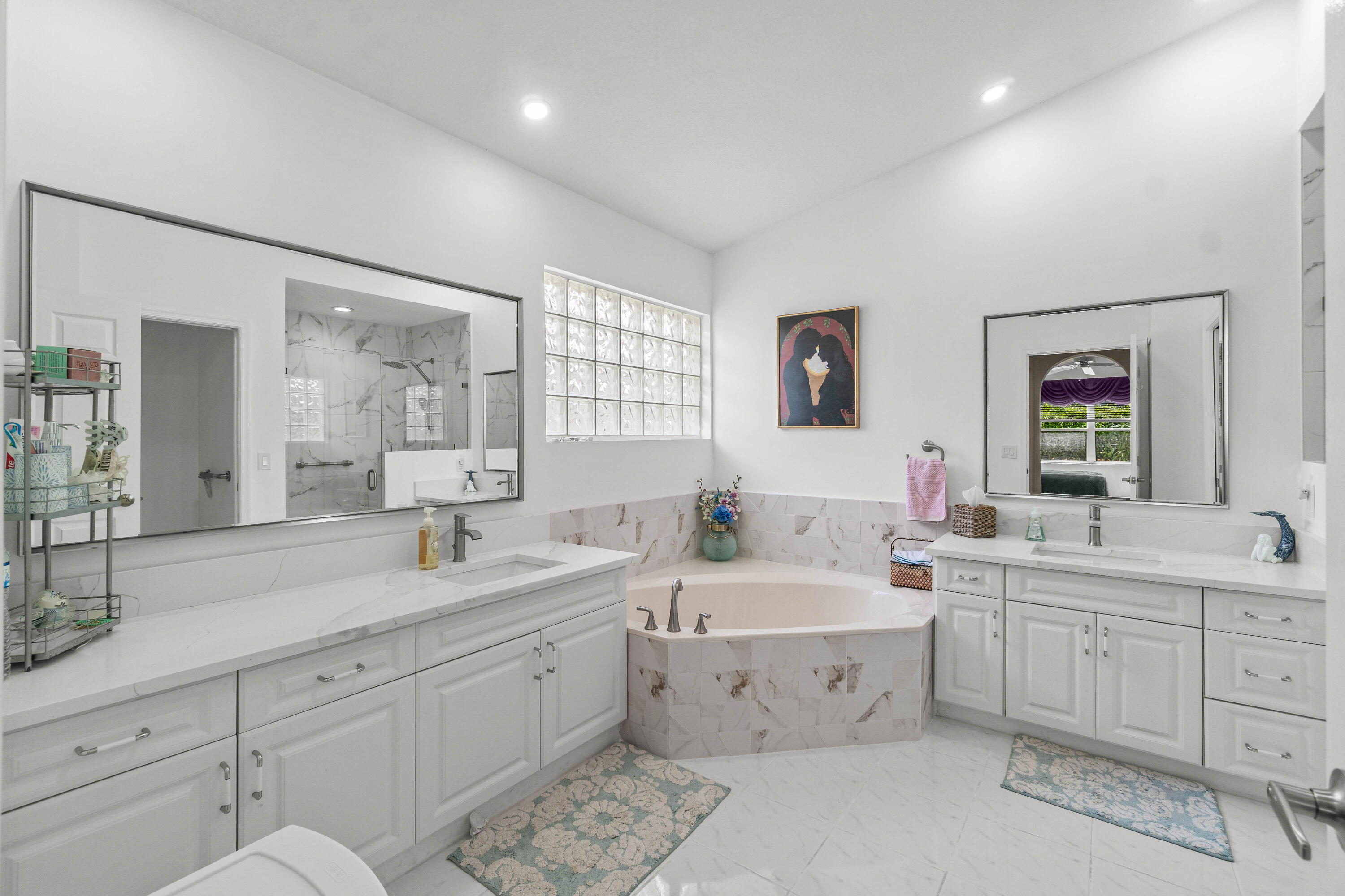 LAKERIDGE GREENS - Residential