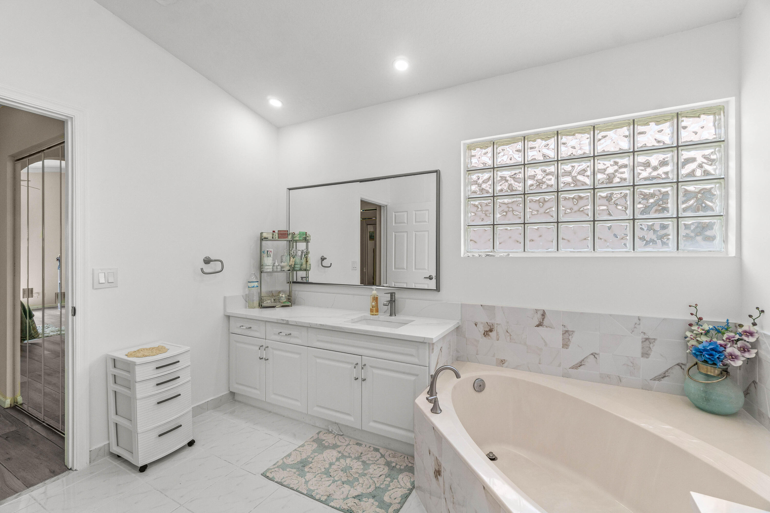 LAKERIDGE GREENS - Residential