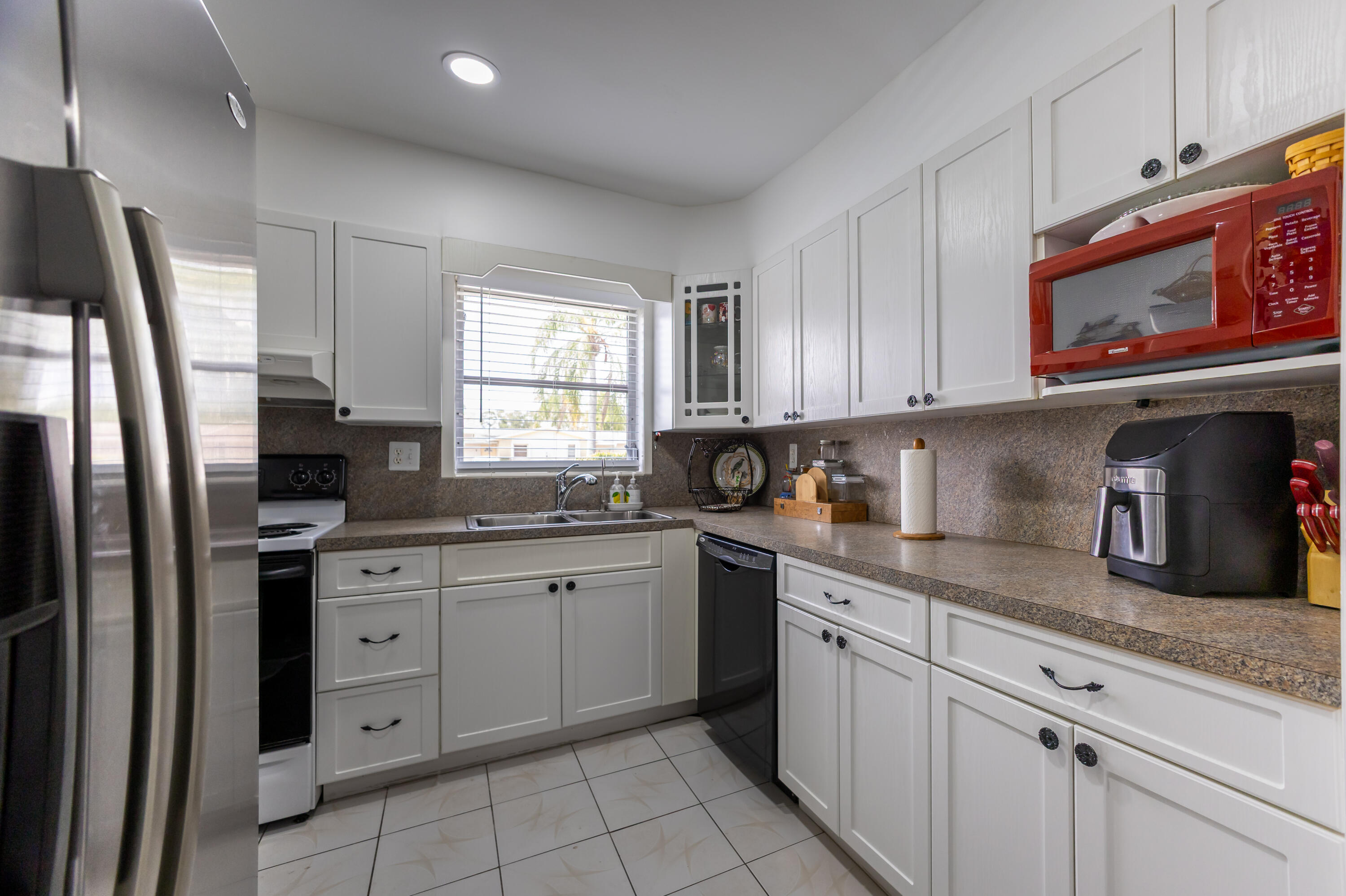 CRESTHAVEN VILLAS CONDO 27 - Residential