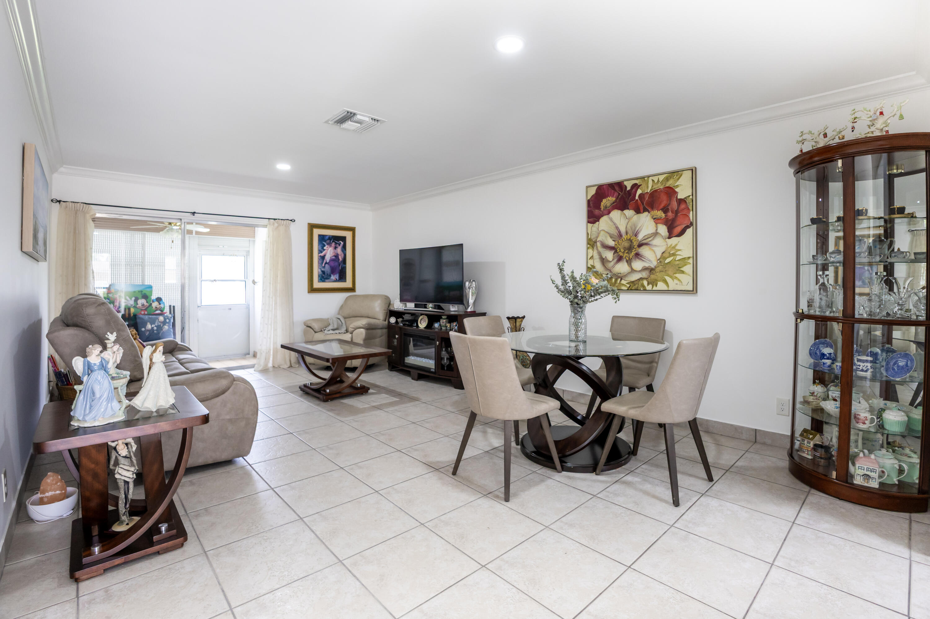 CRESTHAVEN VILLAS CONDO 27 - Residential