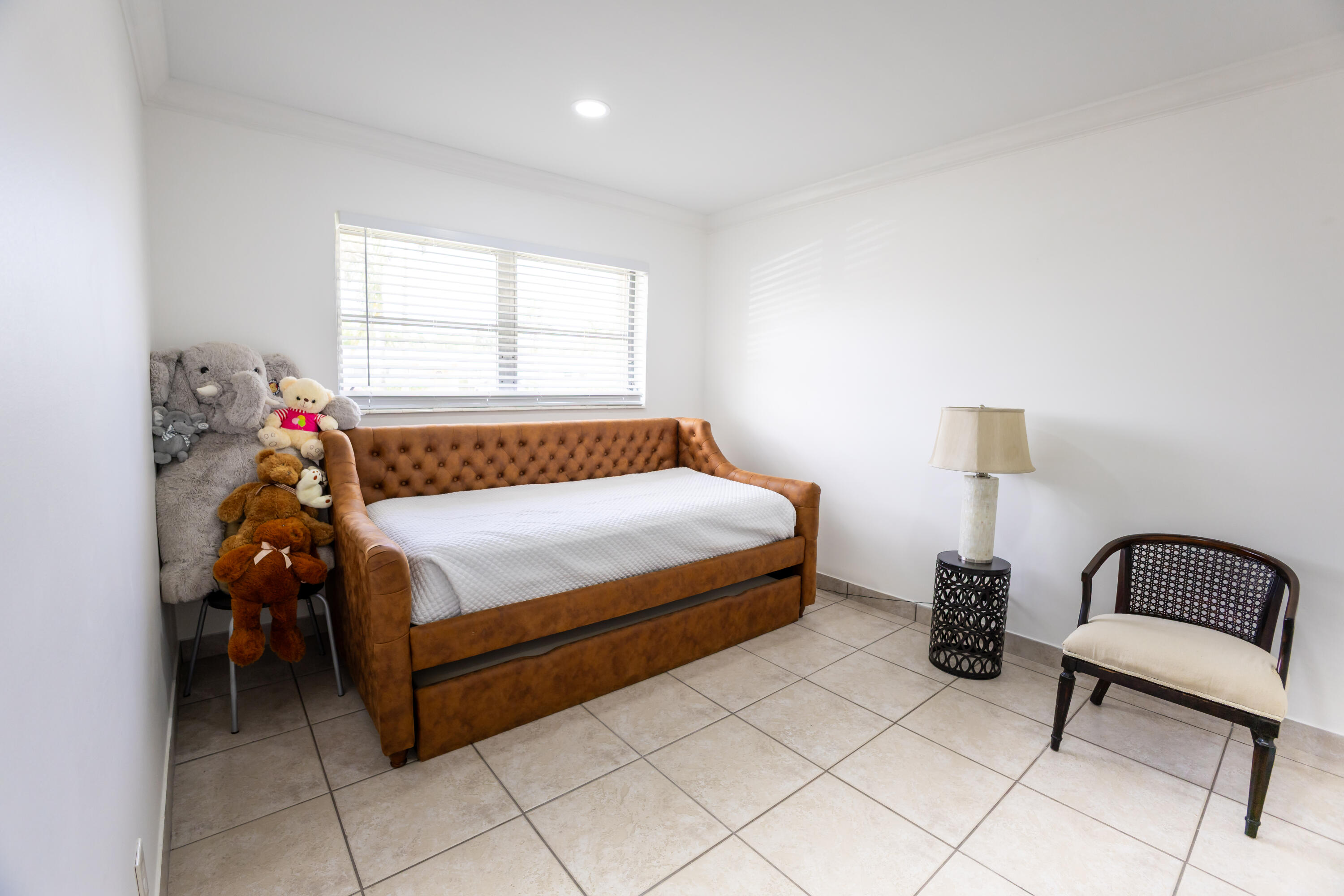 CRESTHAVEN VILLAS CONDO 27 - Residential