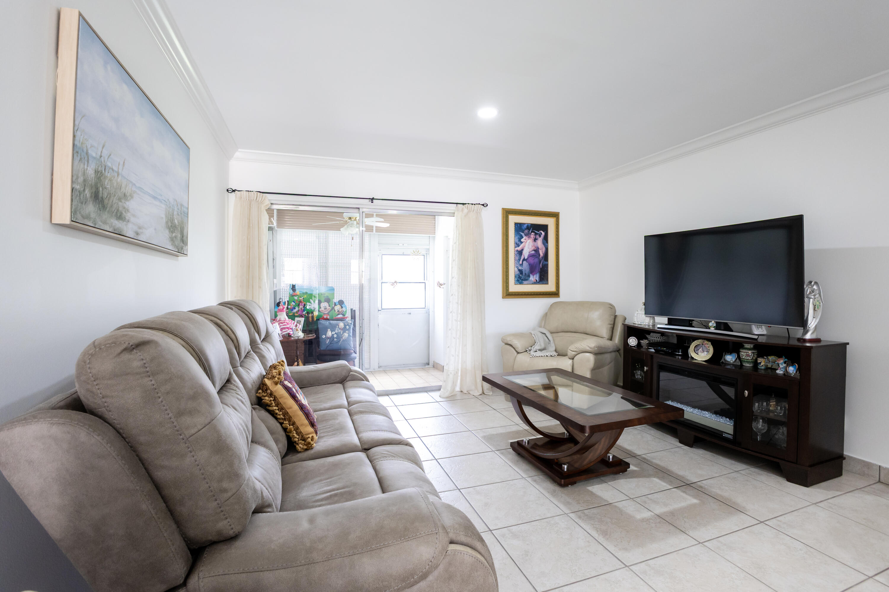 CRESTHAVEN VILLAS CONDO 27 - Residential