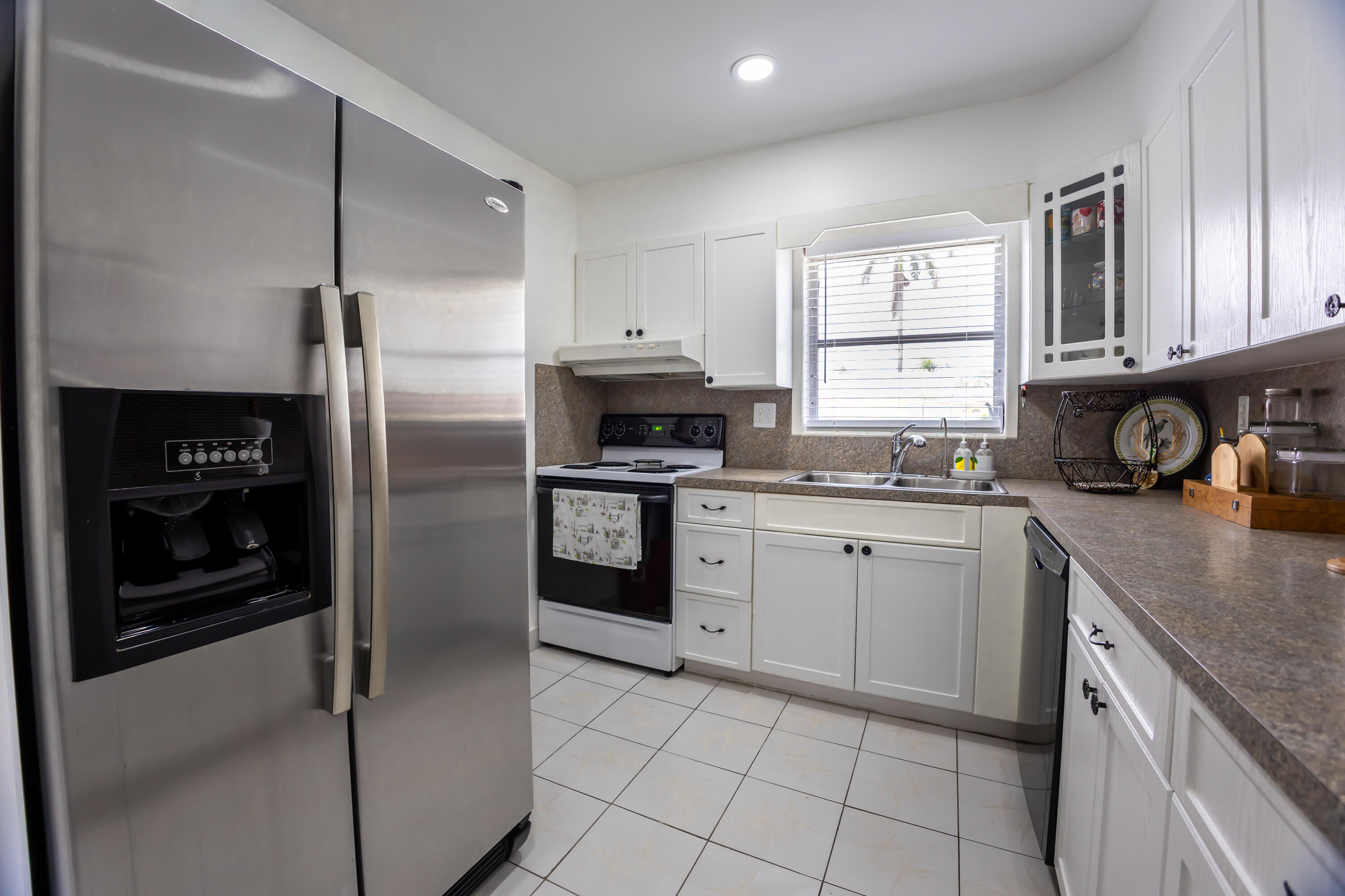 CRESTHAVEN VILLAS CONDO 27 - Residential