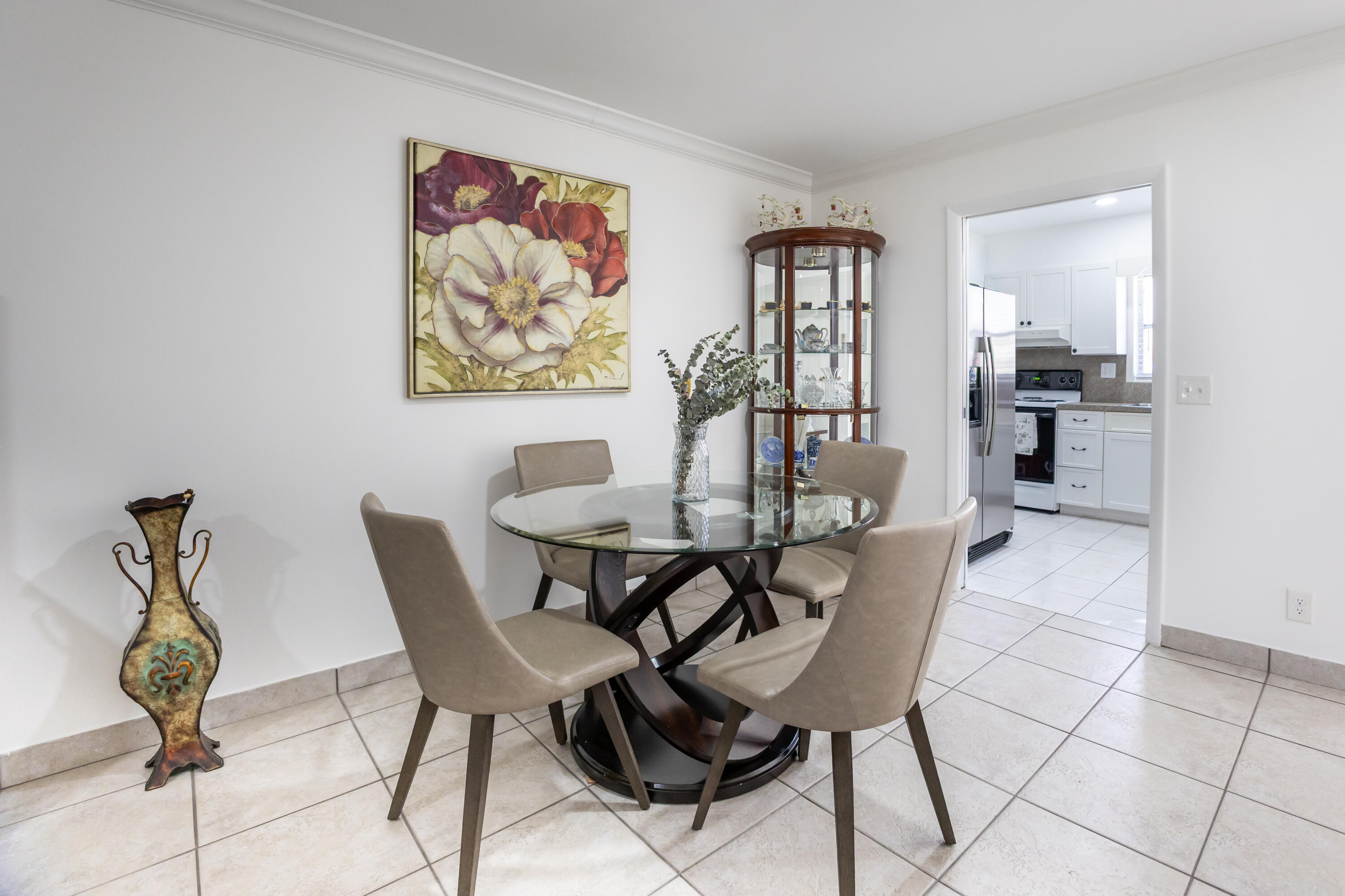 CRESTHAVEN VILLAS CONDO 27 - Residential
