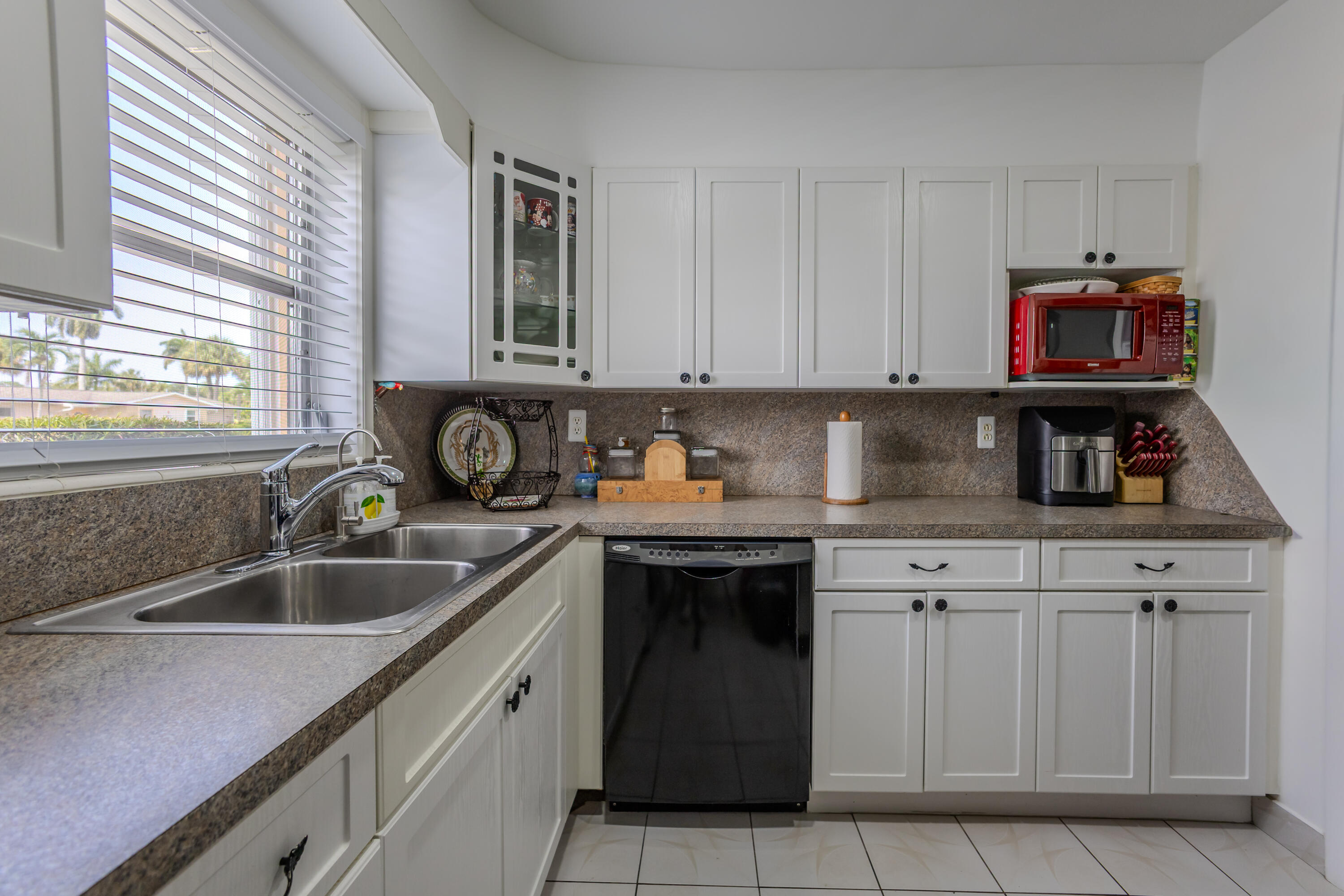 CRESTHAVEN VILLAS CONDO 27 - Residential