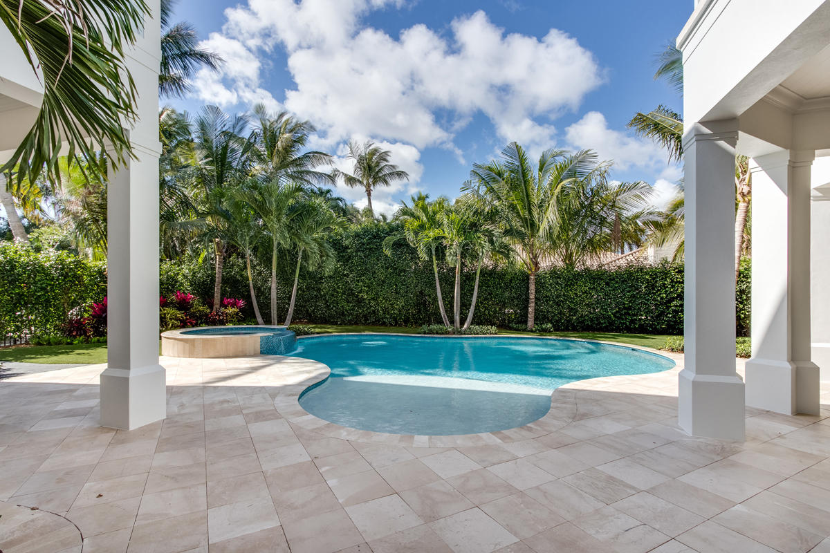 ROYAL PALM YACHT & COUNTRY CLUB - Residential
