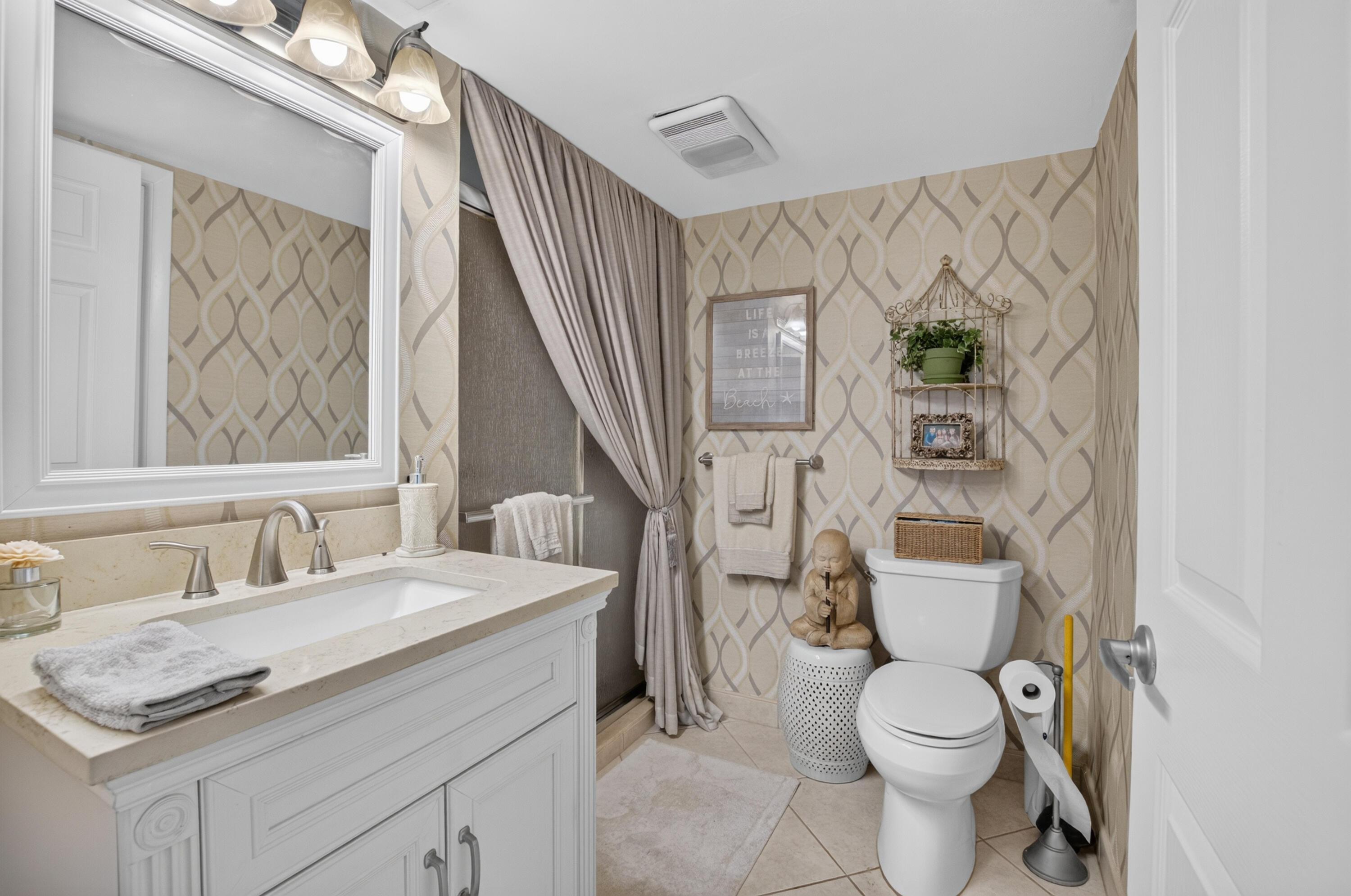 PALM GREENS AT VILLA DEL RAY CONDO - Residential