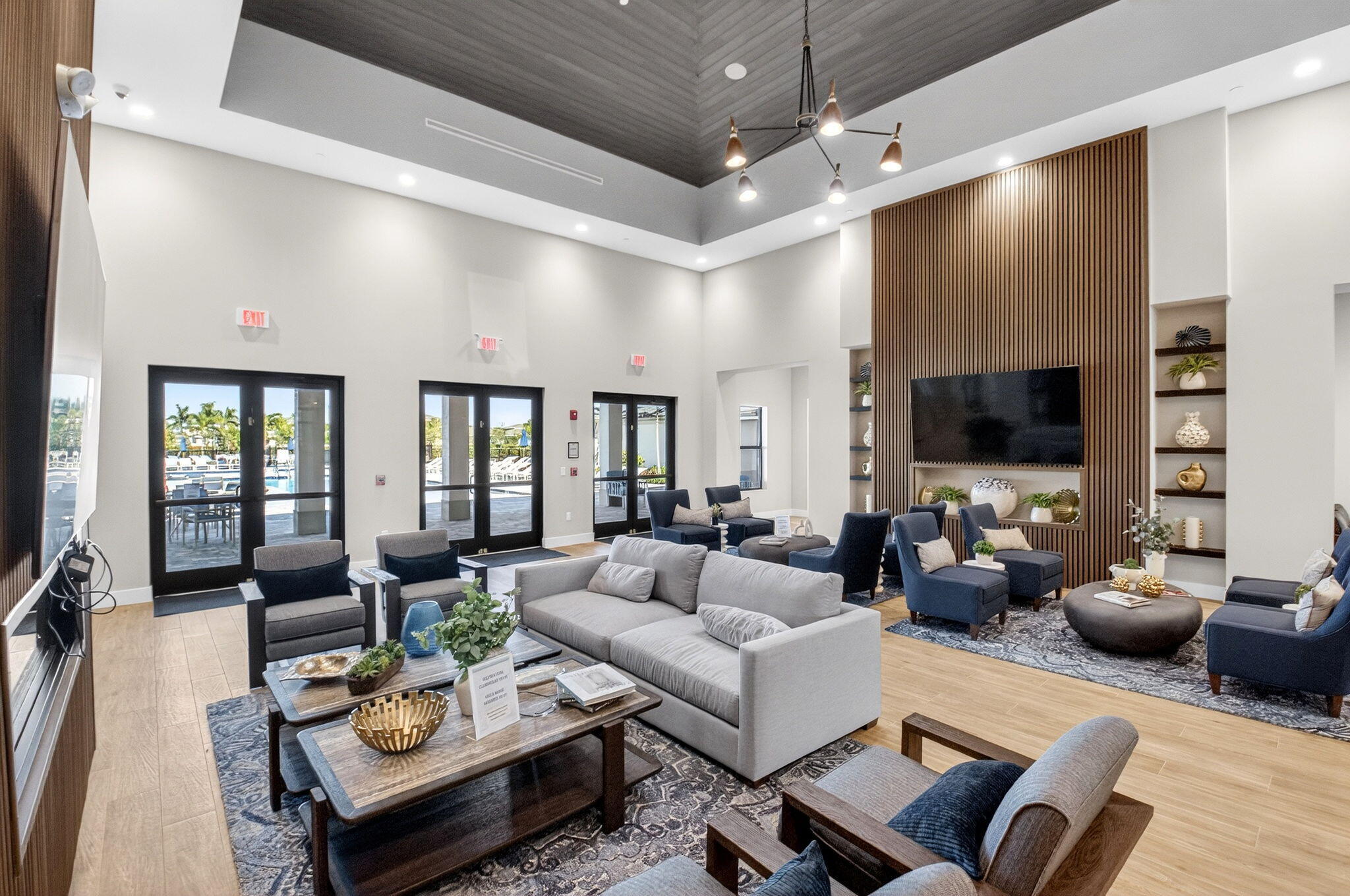 PALM GREENS AT VILLA DEL RAY CONDO - Residential