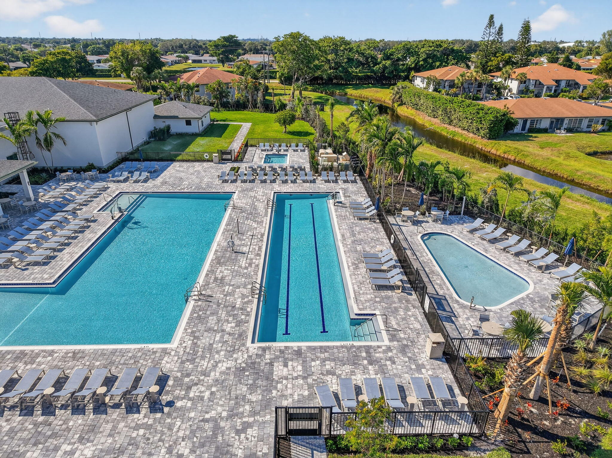 PALM GREENS AT VILLA DEL RAY CONDO - Residential