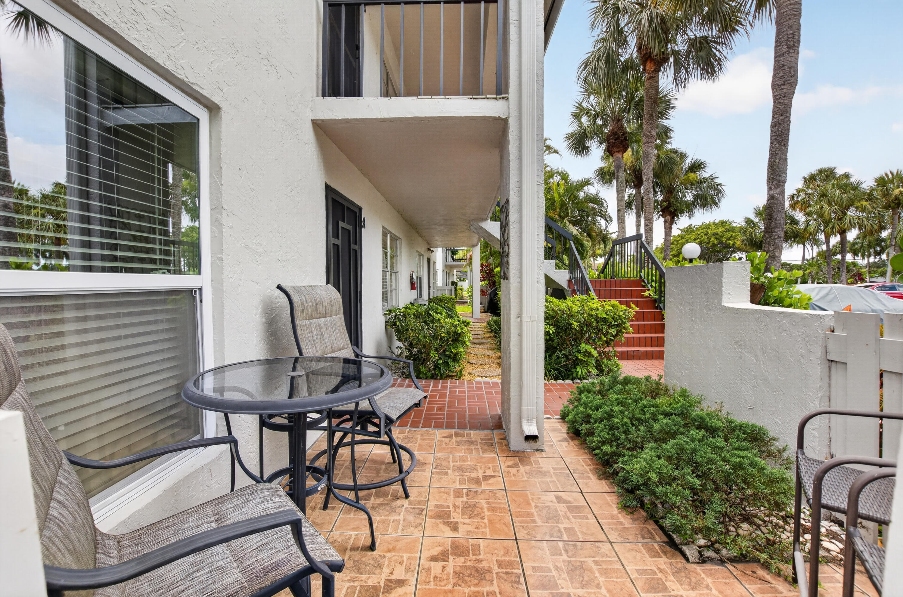 PALM GREENS AT VILLA DEL RAY CONDO - Residential